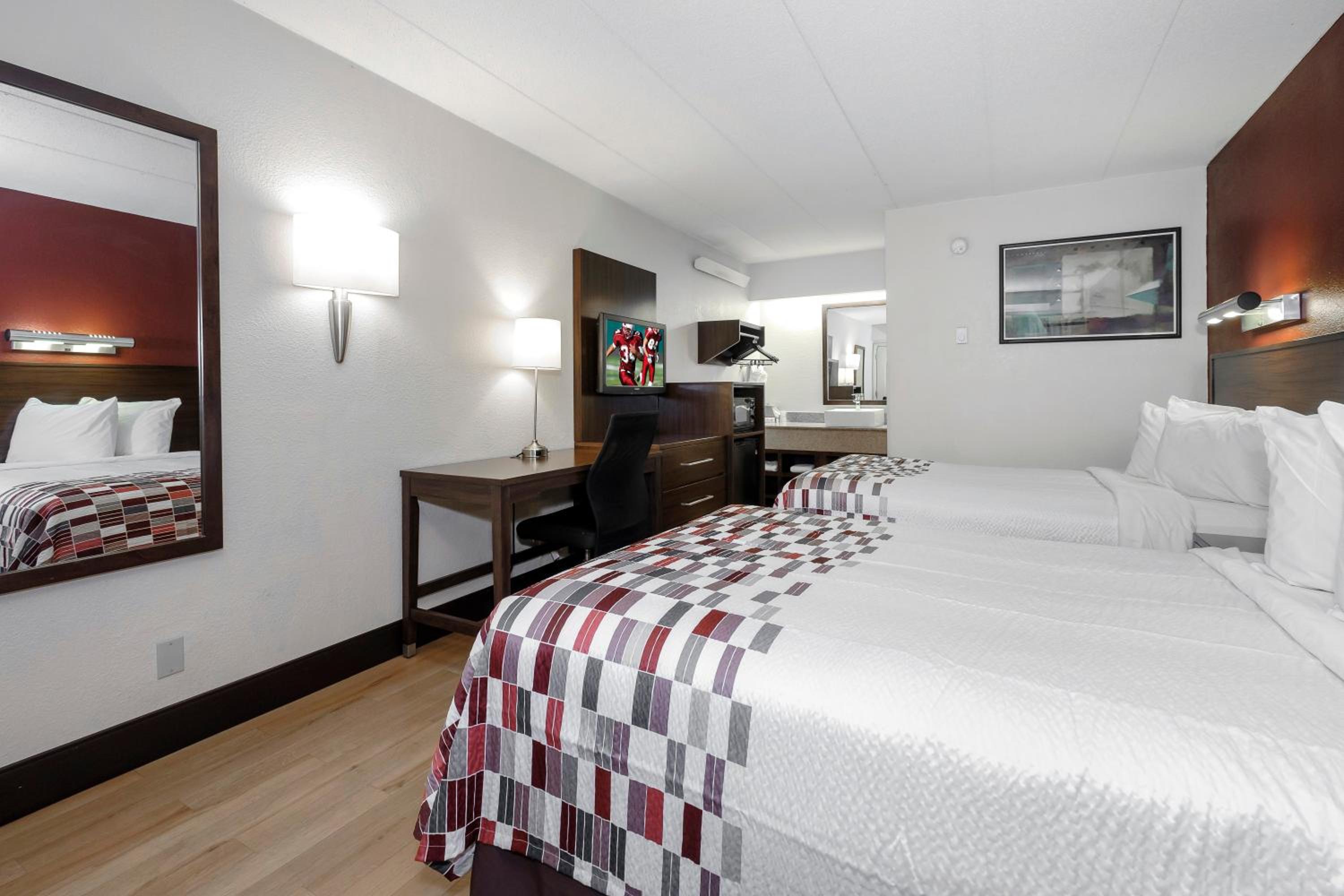 Deluxe Room with Two Double Beds Smoke Free - Photo 6