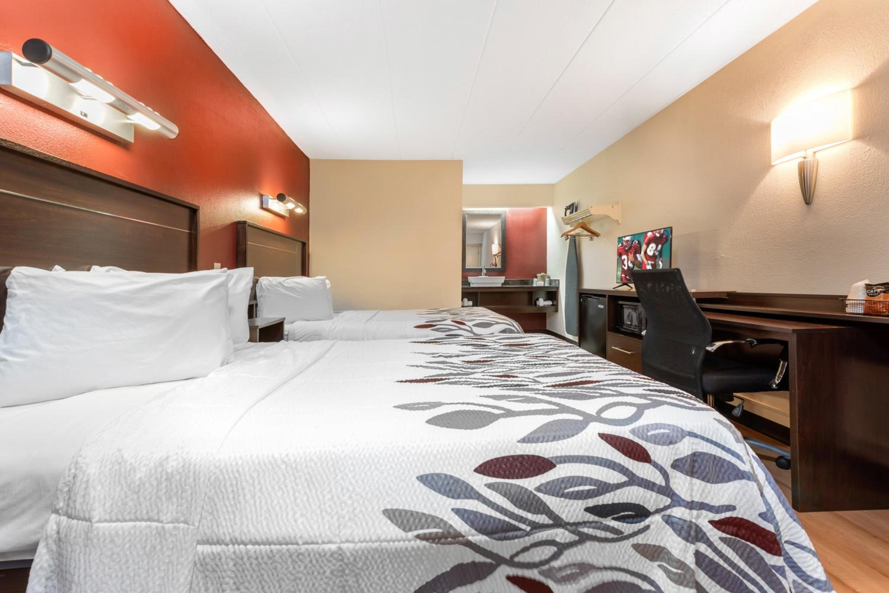 Deluxe Room with Two Double Beds Non-Smoking - Photo 3