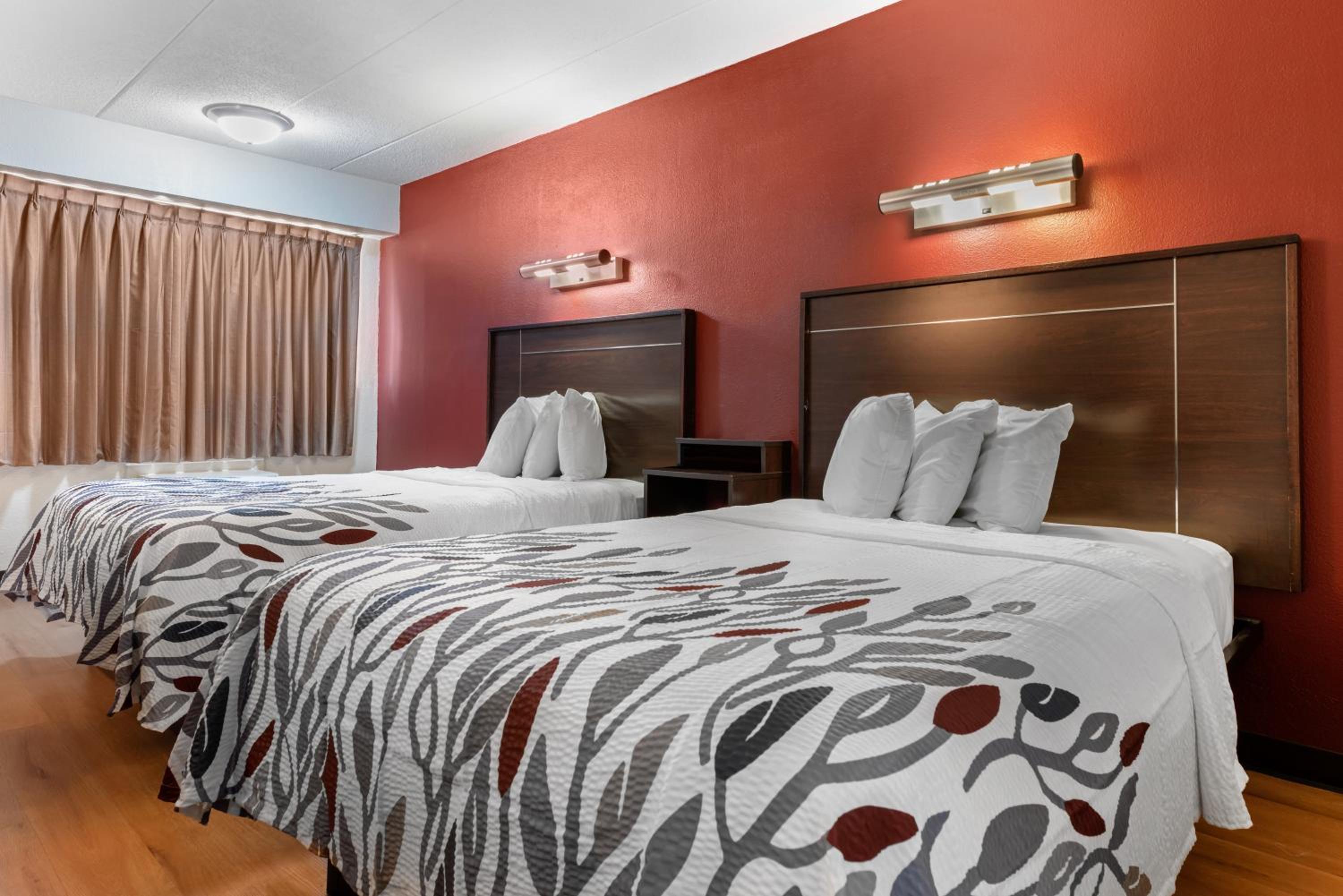Deluxe Room with Two Double Beds Non-Smoking - Photo 6