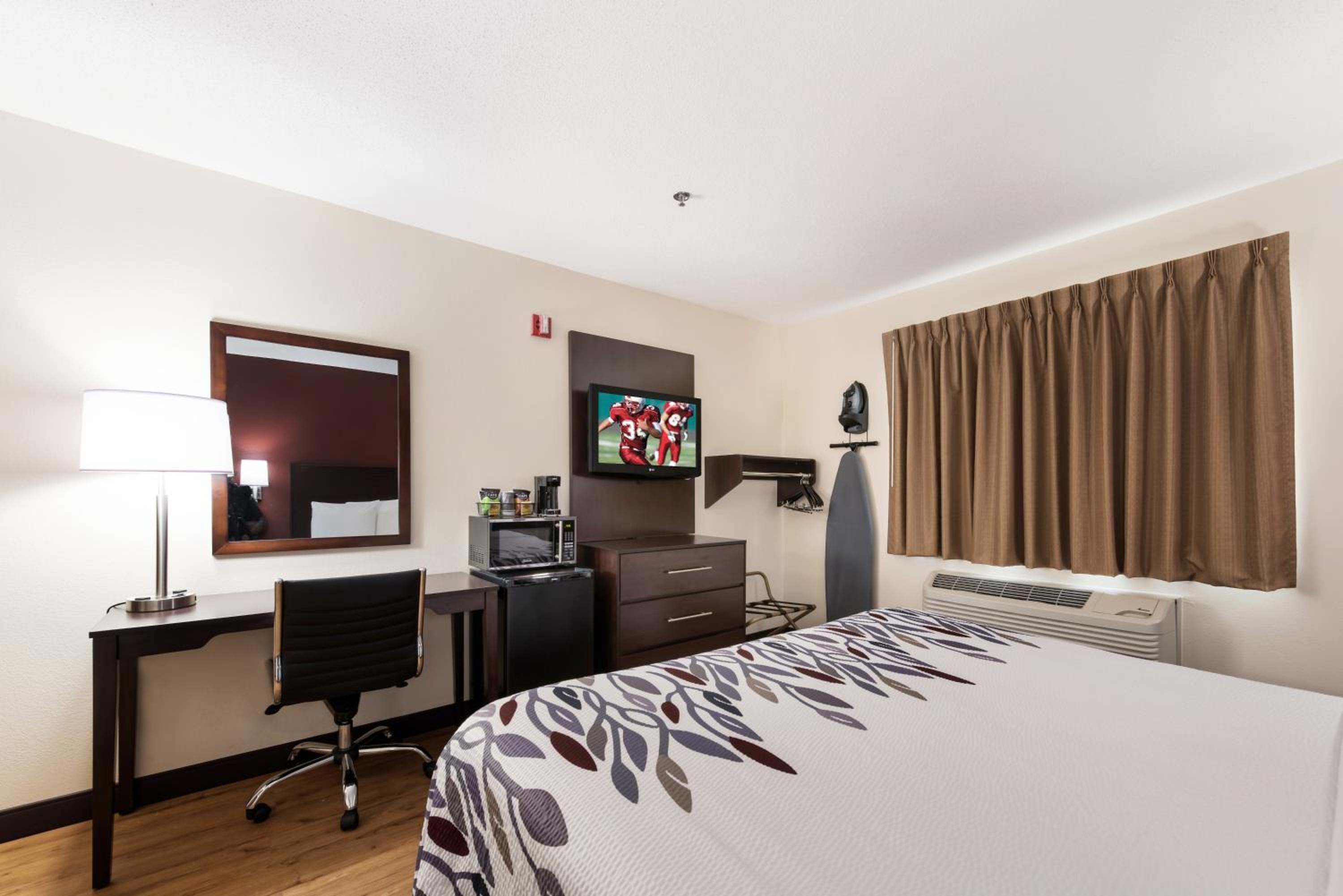 Deluxe King Room Disability Access - Non-Smoking - Photo 4