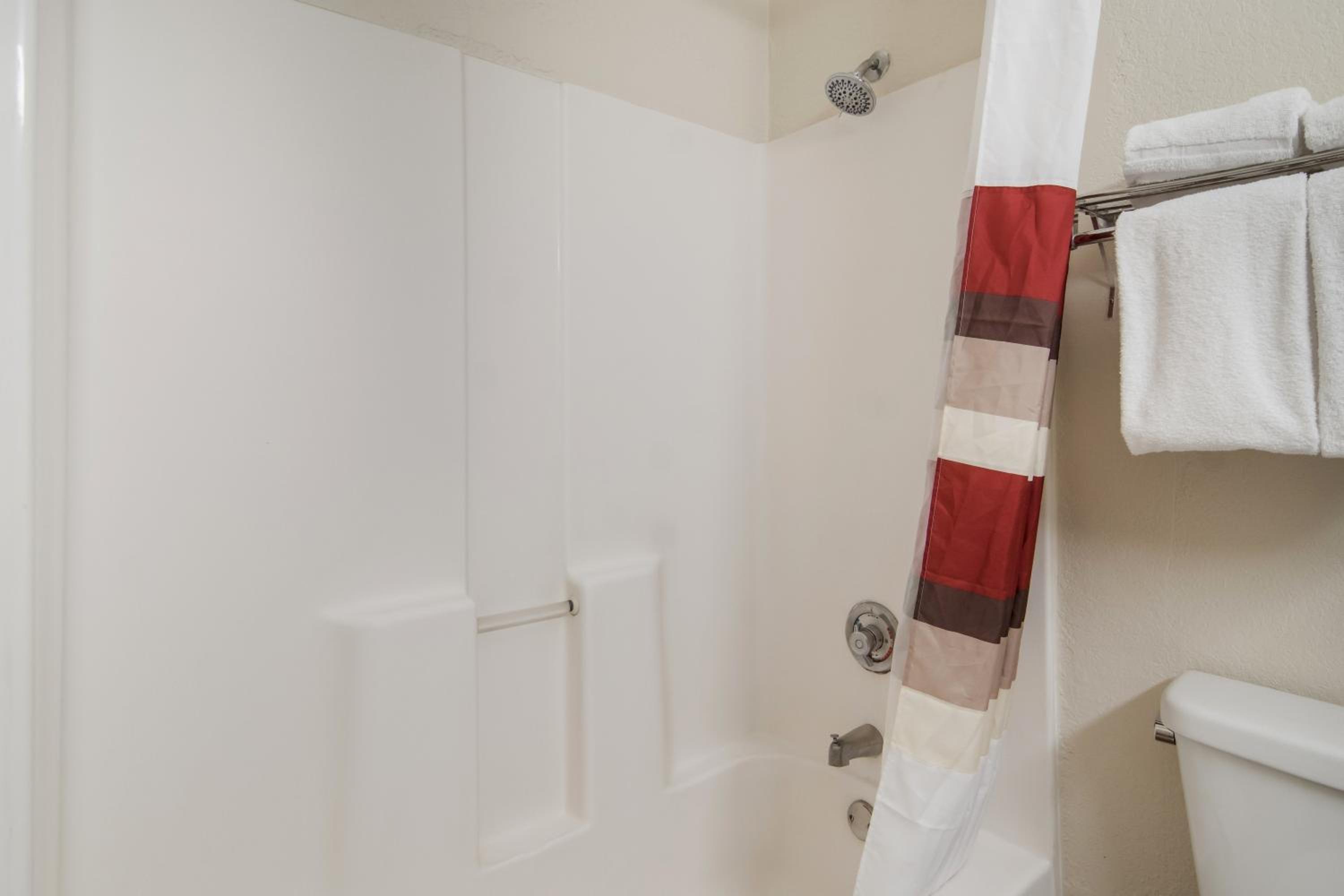 Deluxe Queen Room With Two Queen Beds - Non-Smoking photo 2
