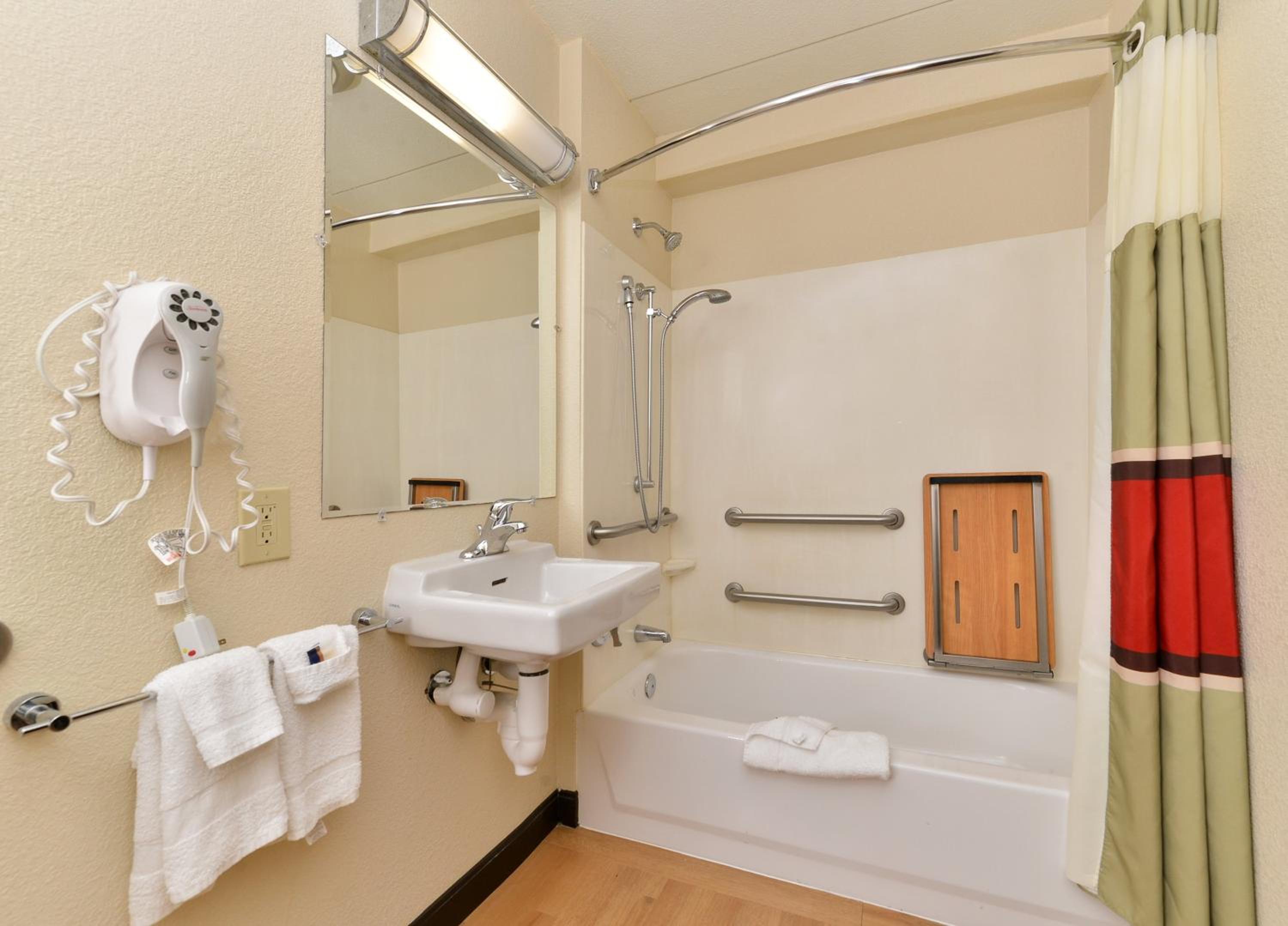 Standard King Room Disability Access Smoke Free - Photo 2