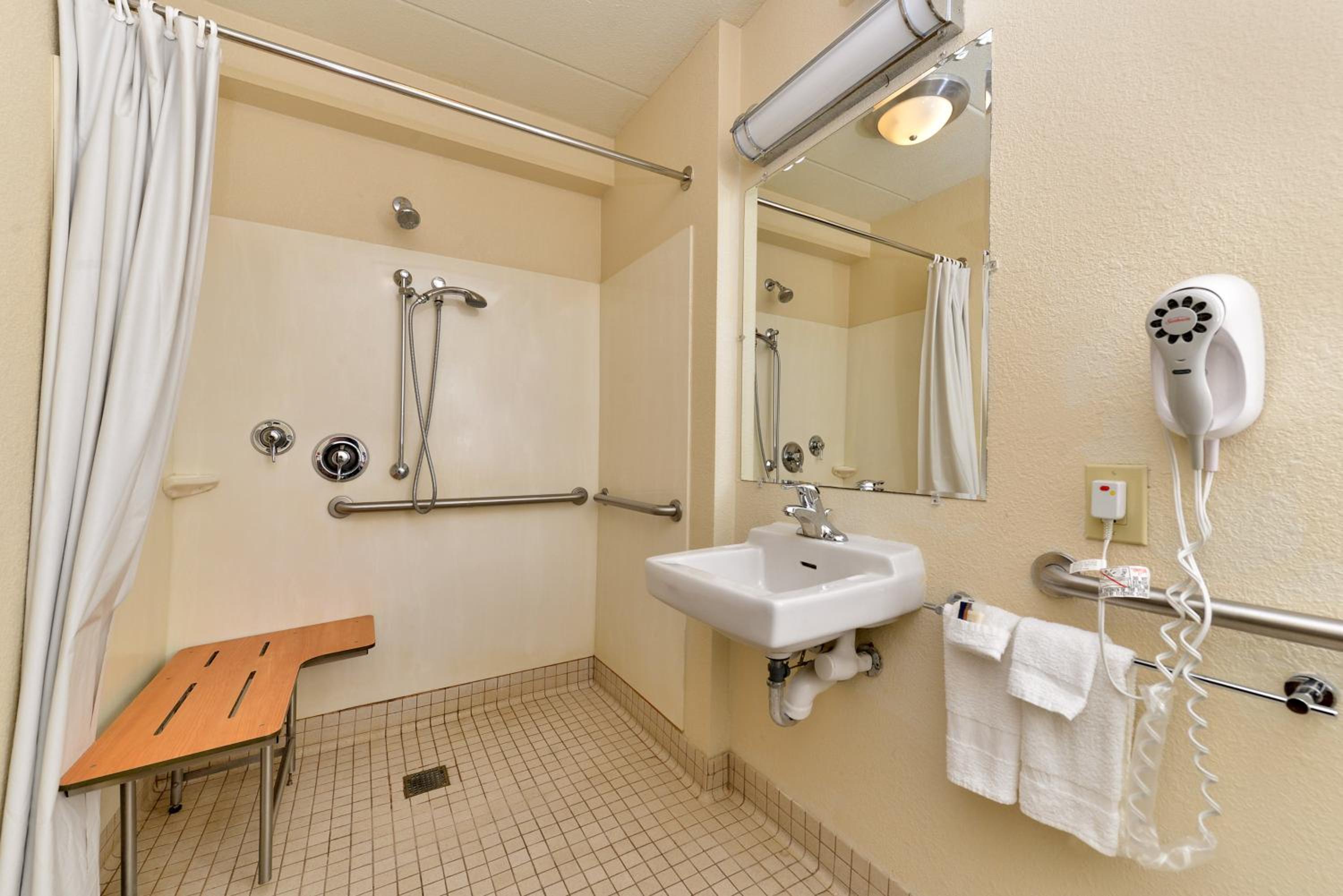Superior King Room Disability Access Roll-In Shower Smoke Free - Photo 6