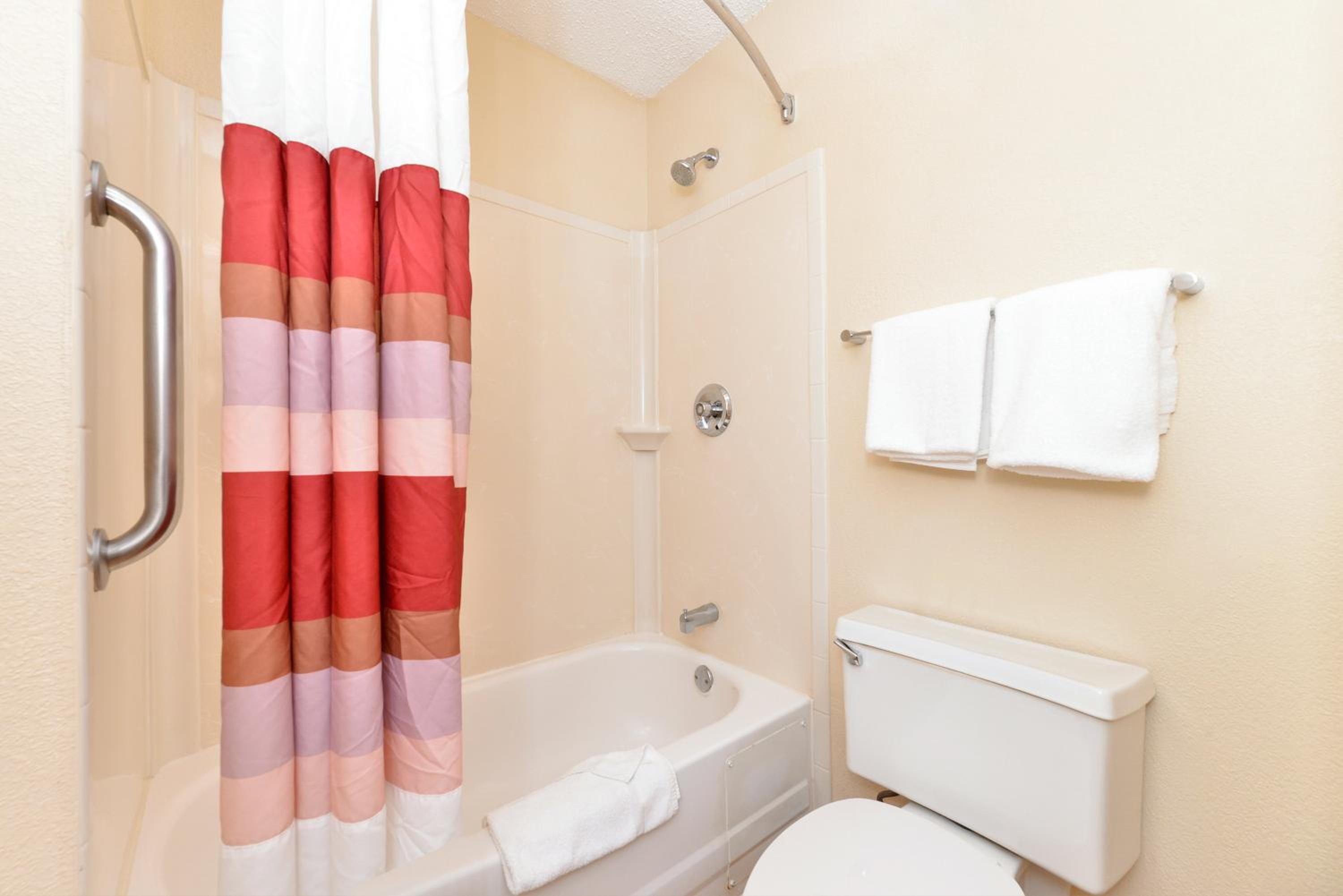 Deluxe Room with Two Double Beds Smoke Free - Photo 8