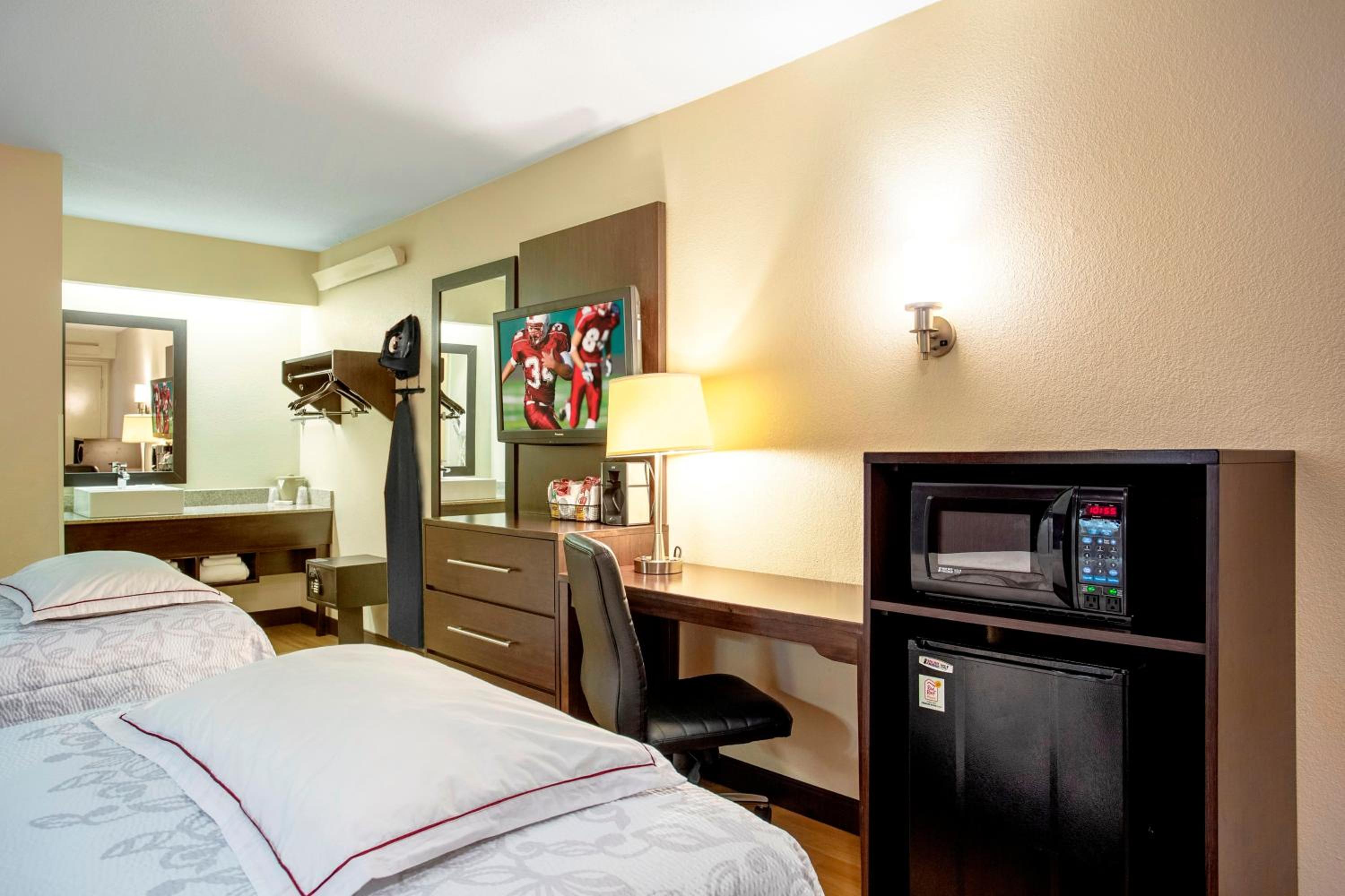  Premium Room with Two Double Beds Smoke Free (Upgraded Bedding & Snack) - Photo 5