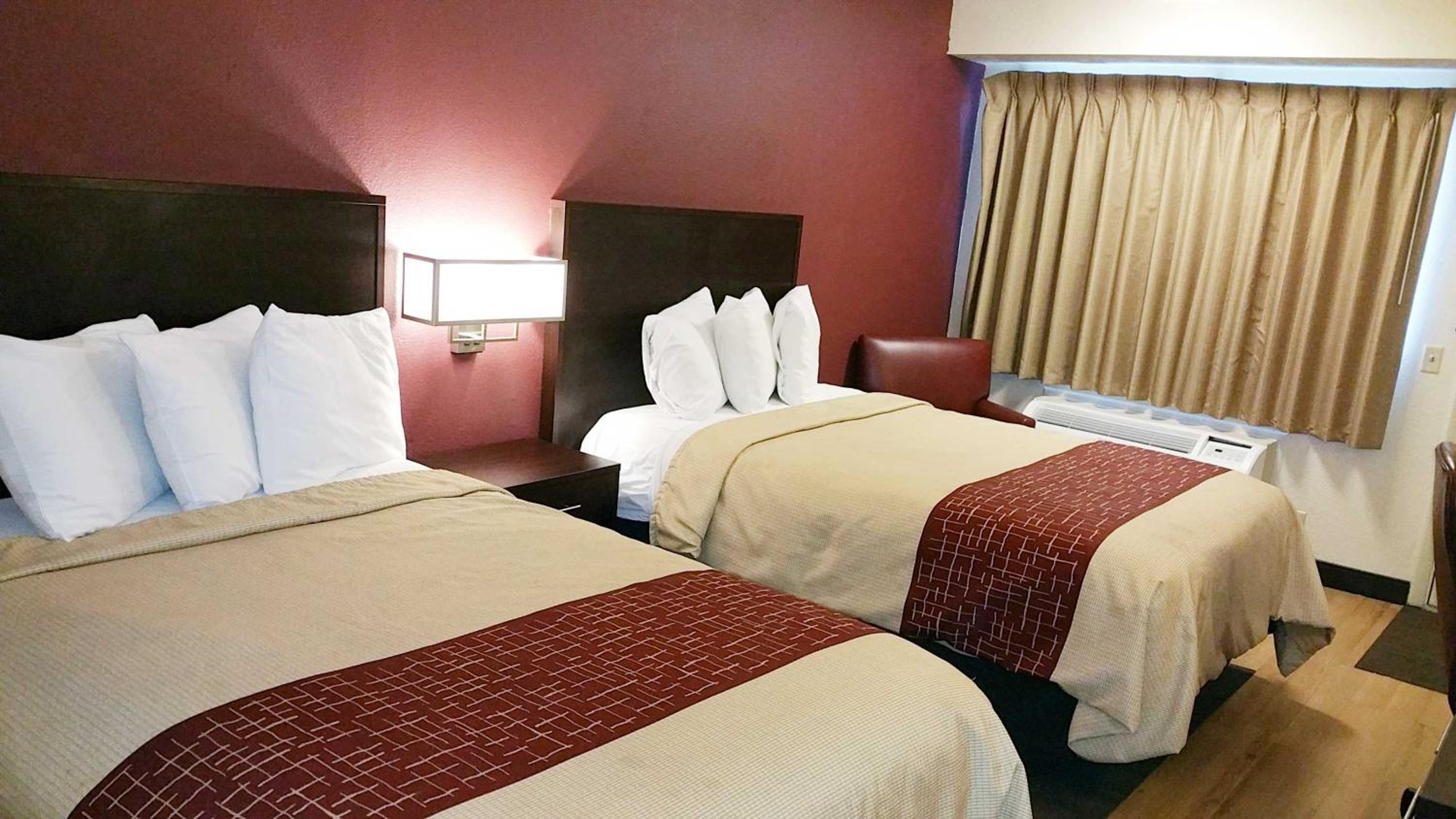 Standard Room with Two Double Beds Smoke Free - Photo 4