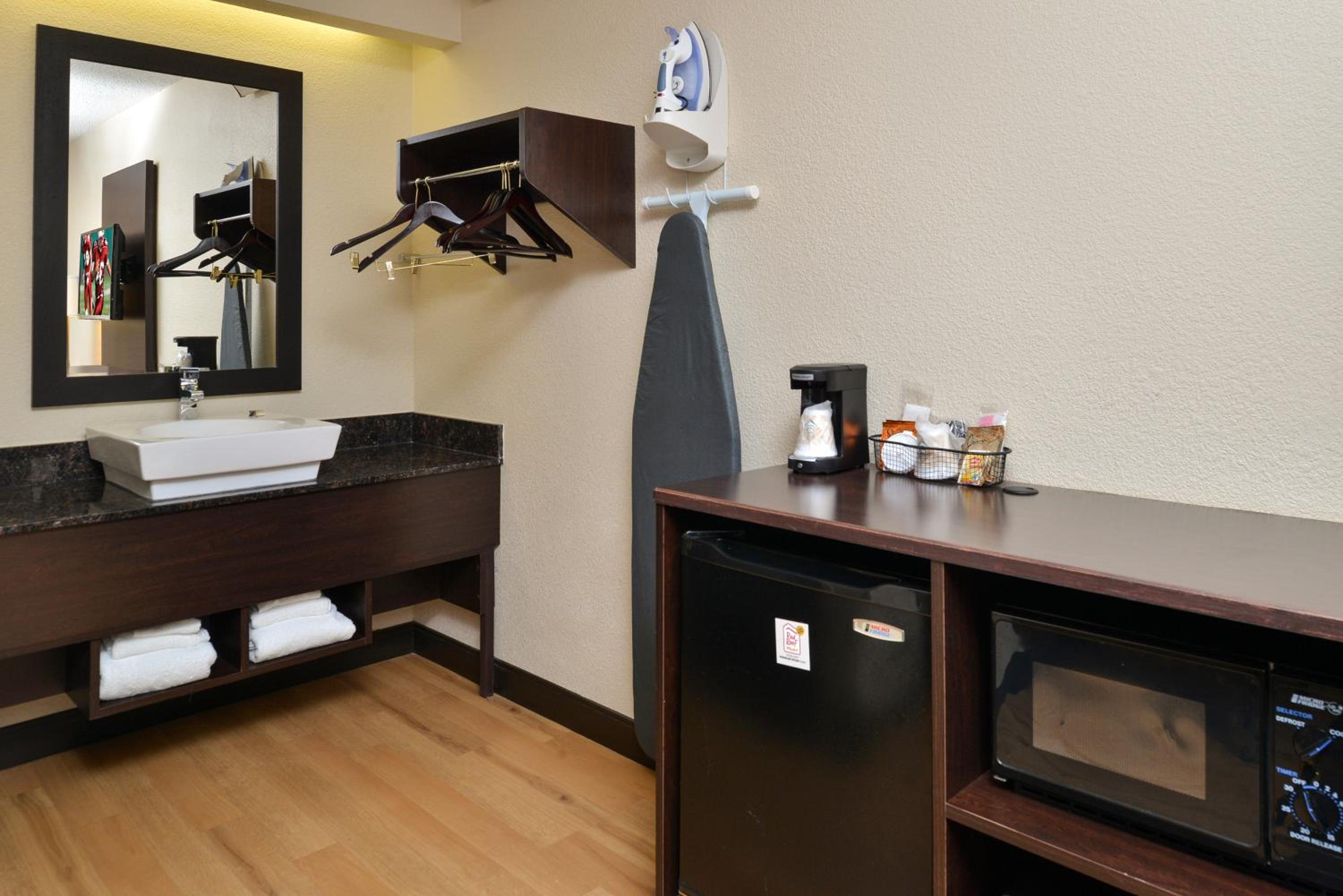 Deluxe Room with Two Double Beds Smoke Free - Photo 2