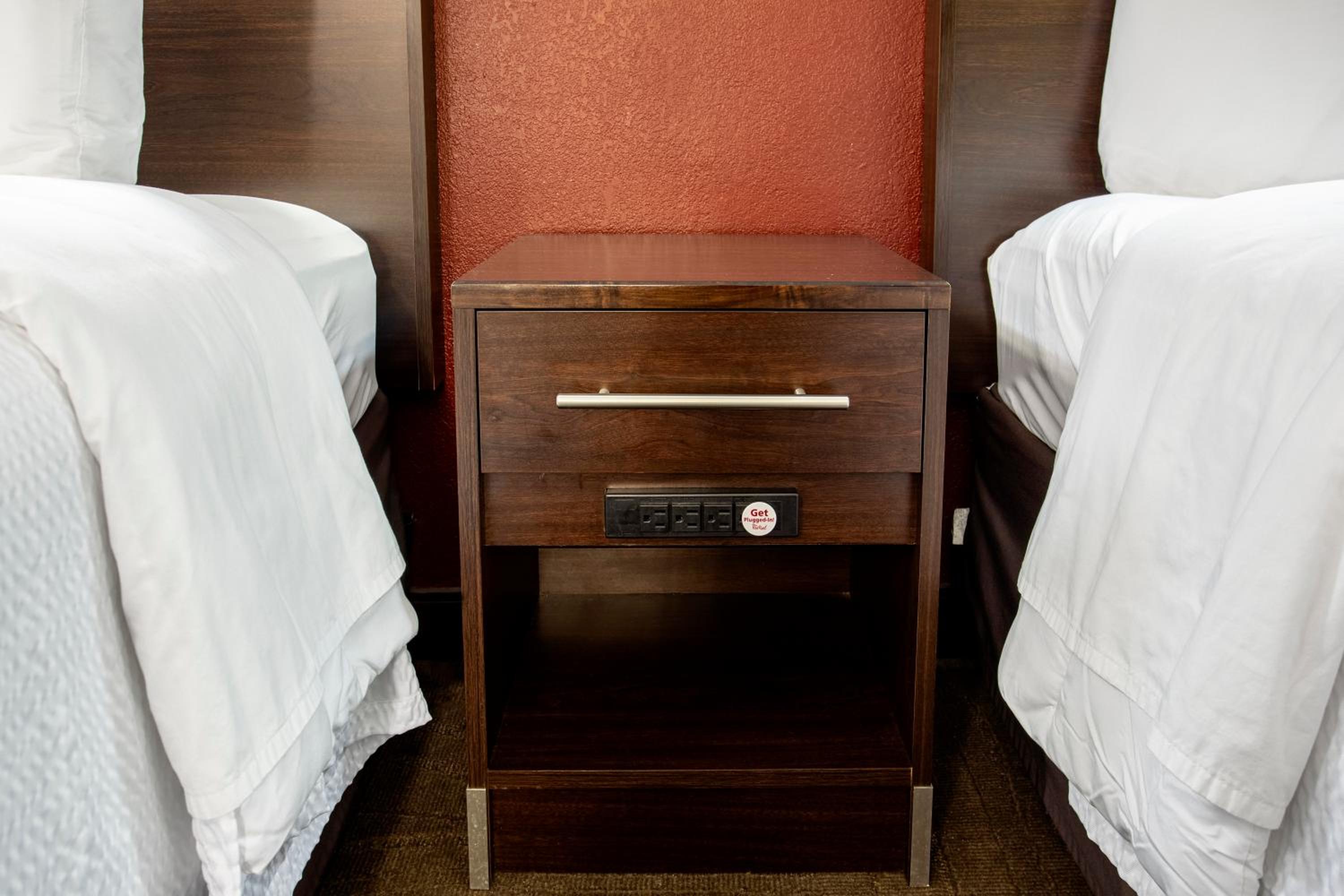 Deluxe Room with Two Double Beds Smoke Free - Photo 4