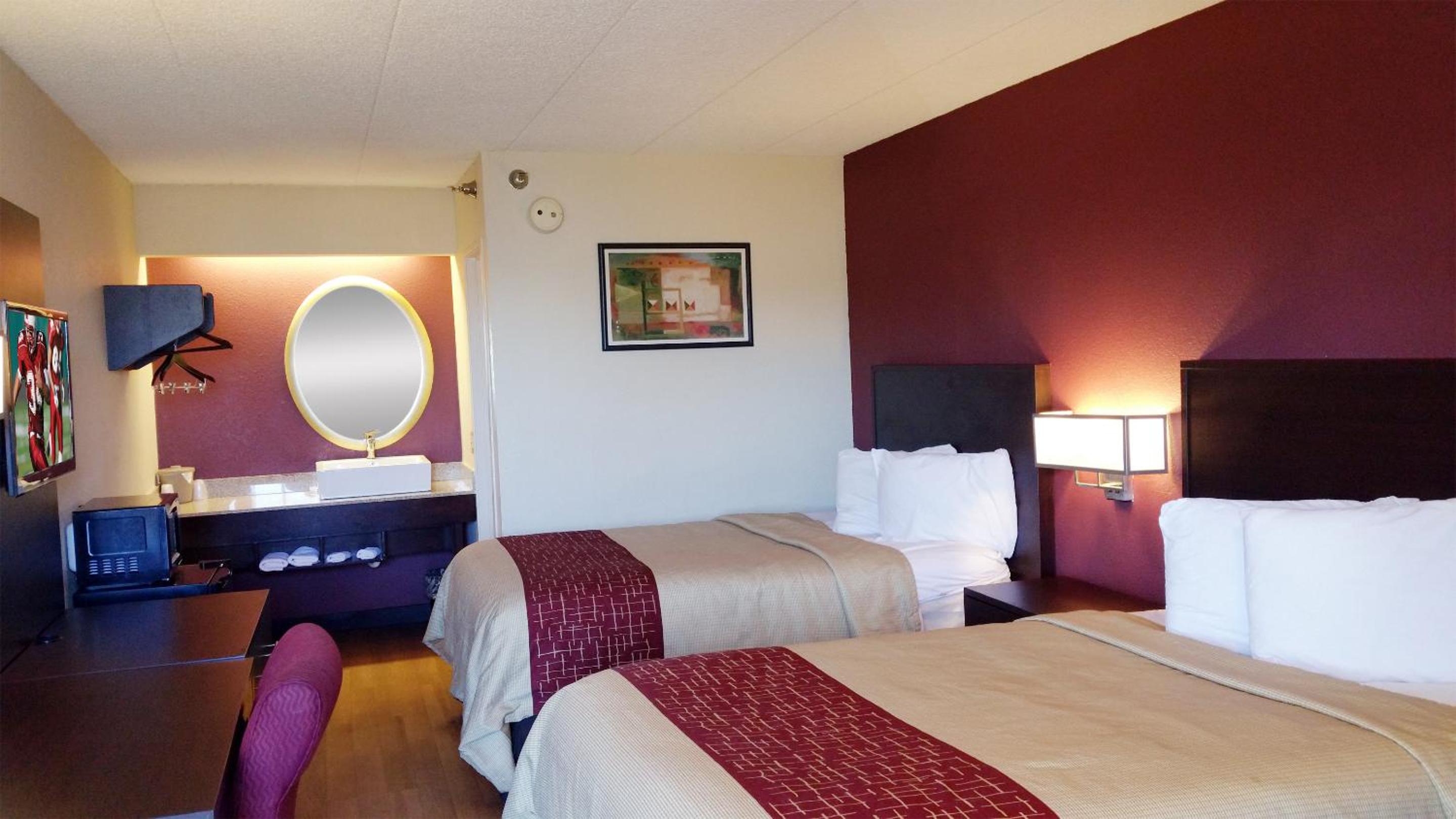 Deluxe Room with Two Double Beds Smoke Free - Photo 7