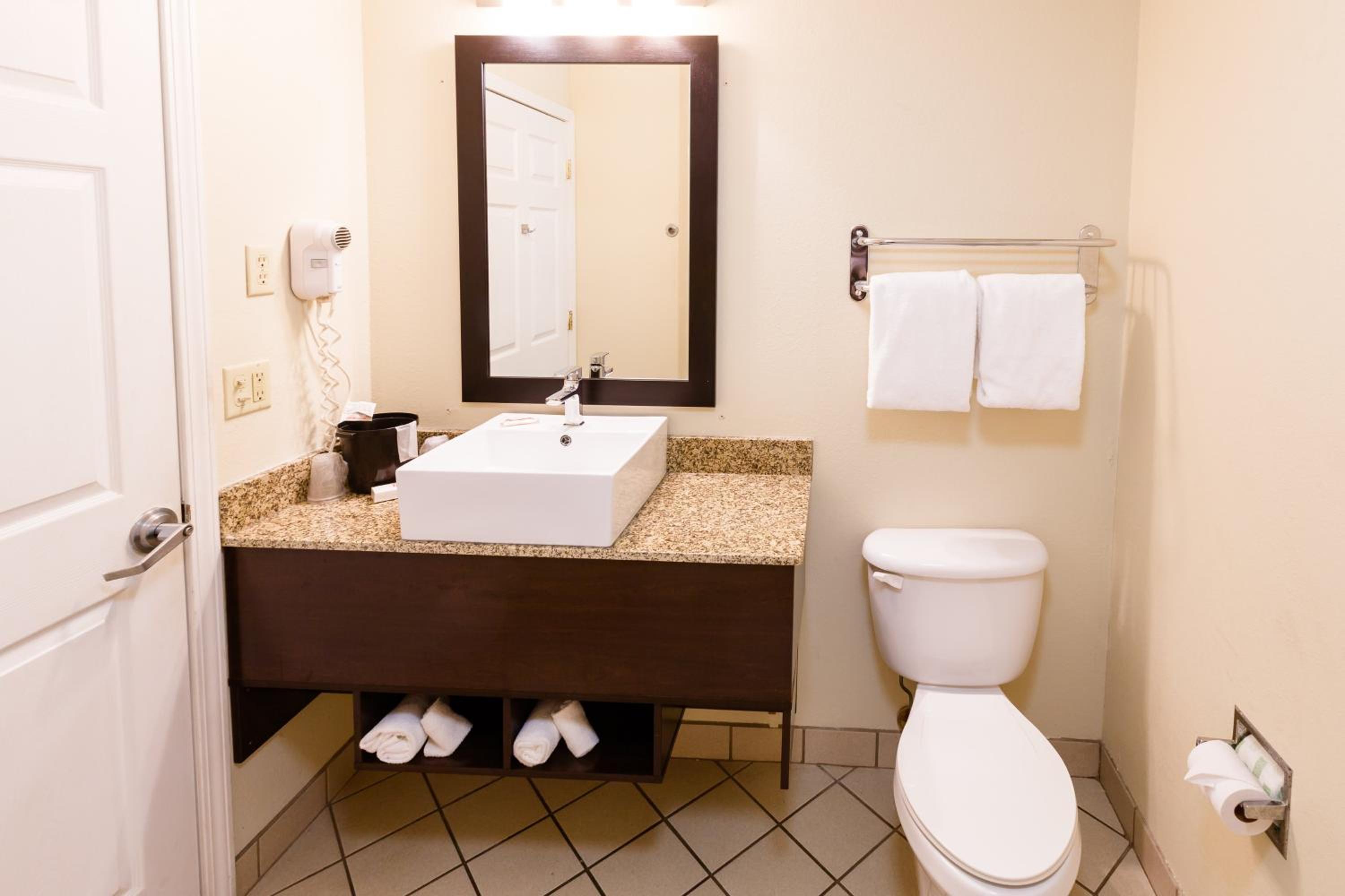 Deluxe Double Room with Two Double Beds - Non-Smoking photo 2