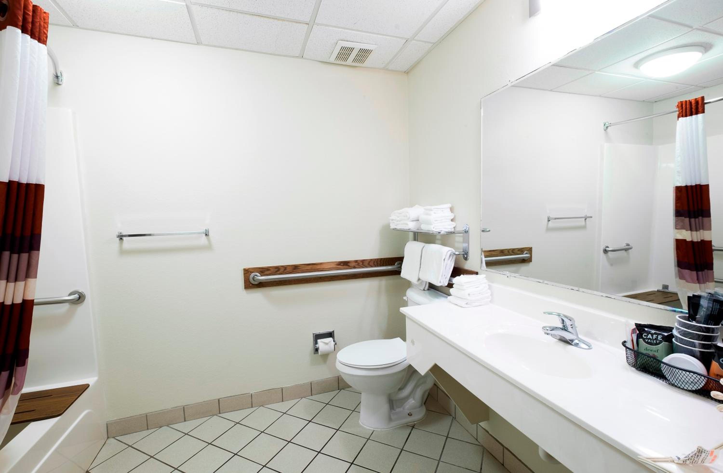 Deluxe King Room - Disability Access/Non-Smoking photo 2