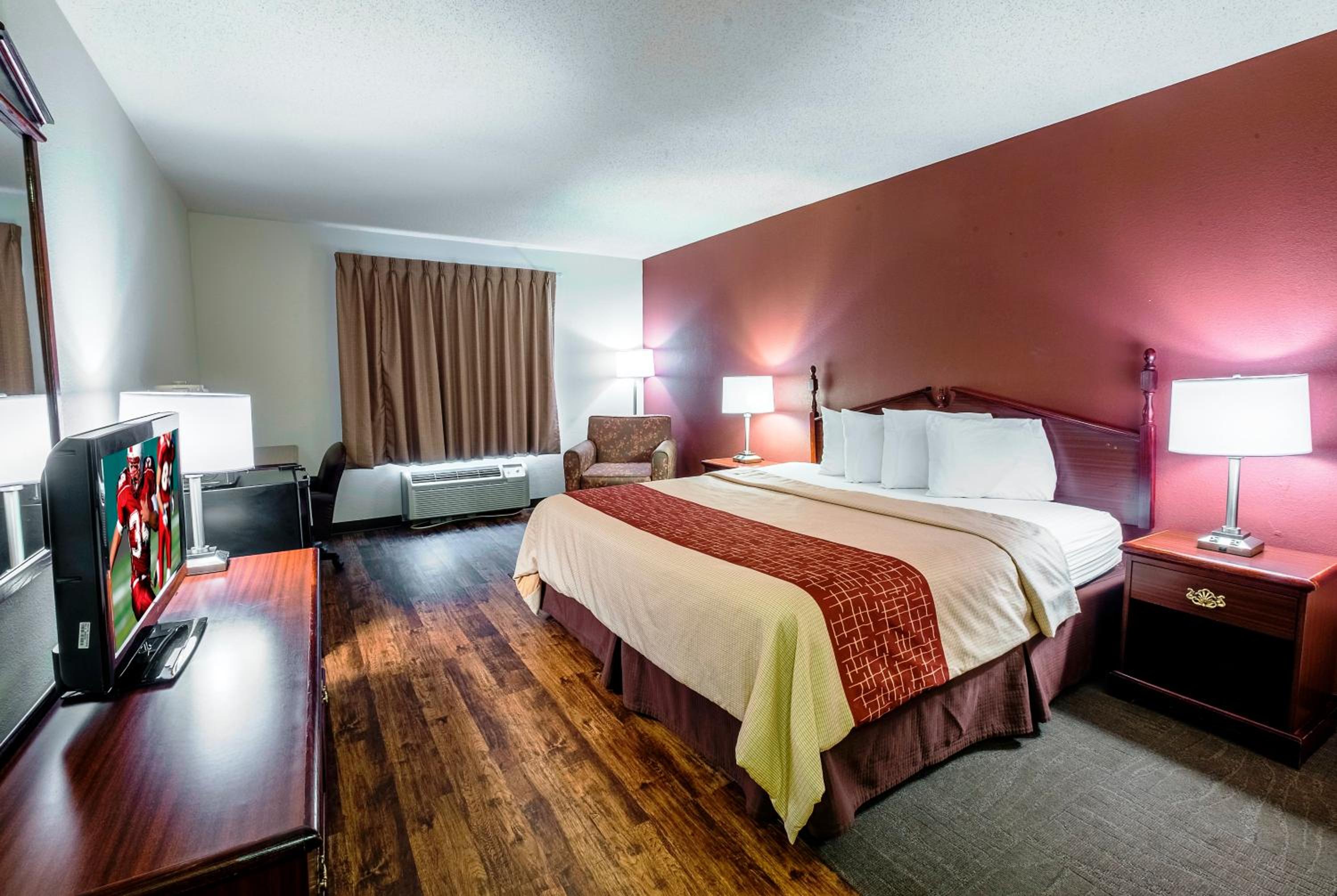 Deluxe King Room - Disability Access/Non-Smoking photo 1