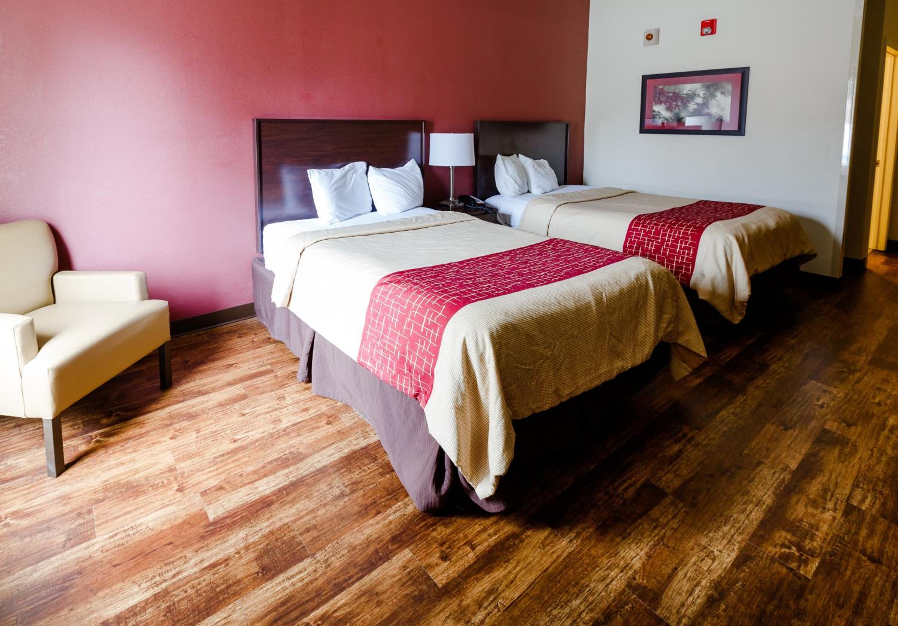 Deluxe Double Room with Two Double Beds - Disability Access/Non-Smoking photo 3