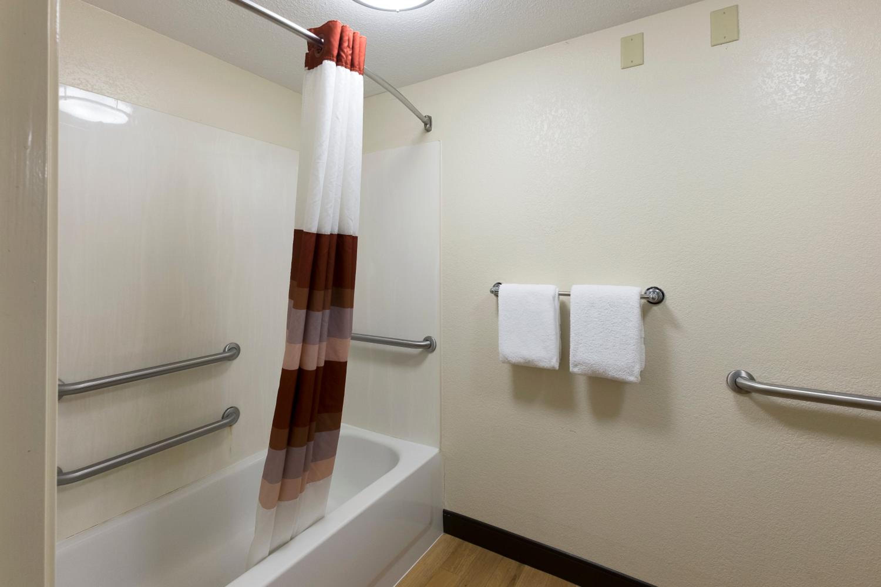 Premium King Room Disability Access Smoke Free (Upgraded Bedding & Snack) - Photo 6