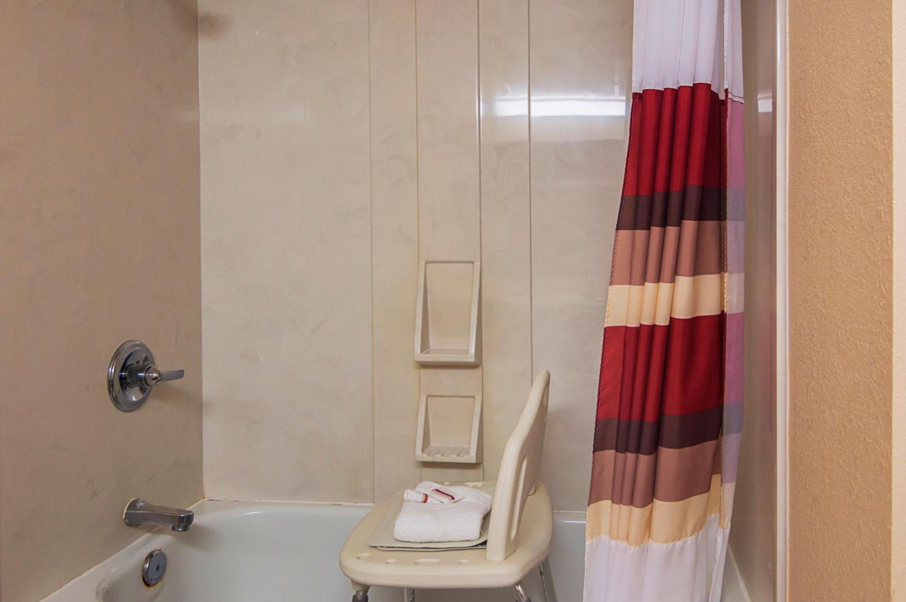 Superior King Room Disability Access - Non-Smoking photo 3
