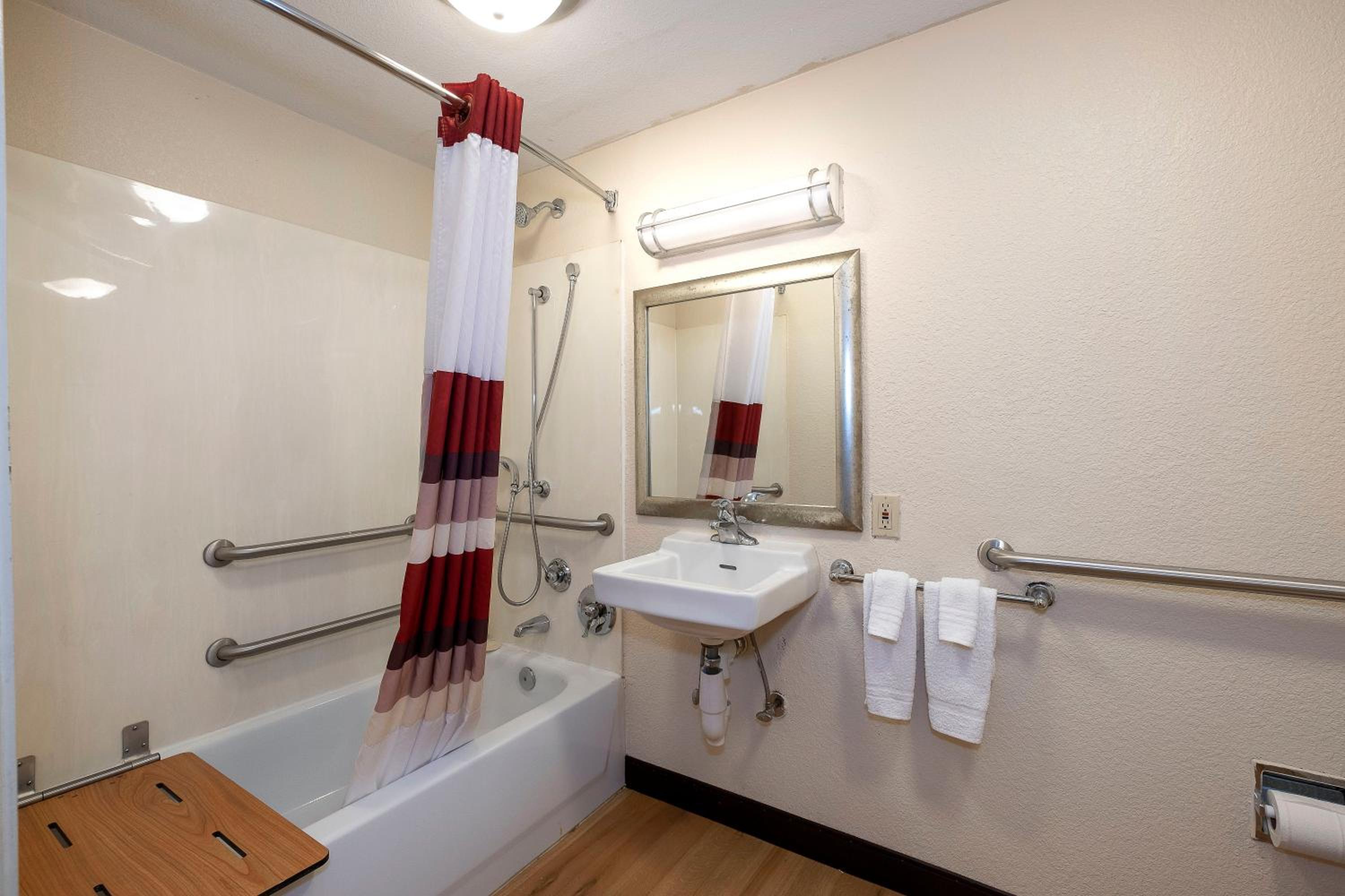 King Room with Roll-in Shower - Disability Access - Non-Smoking