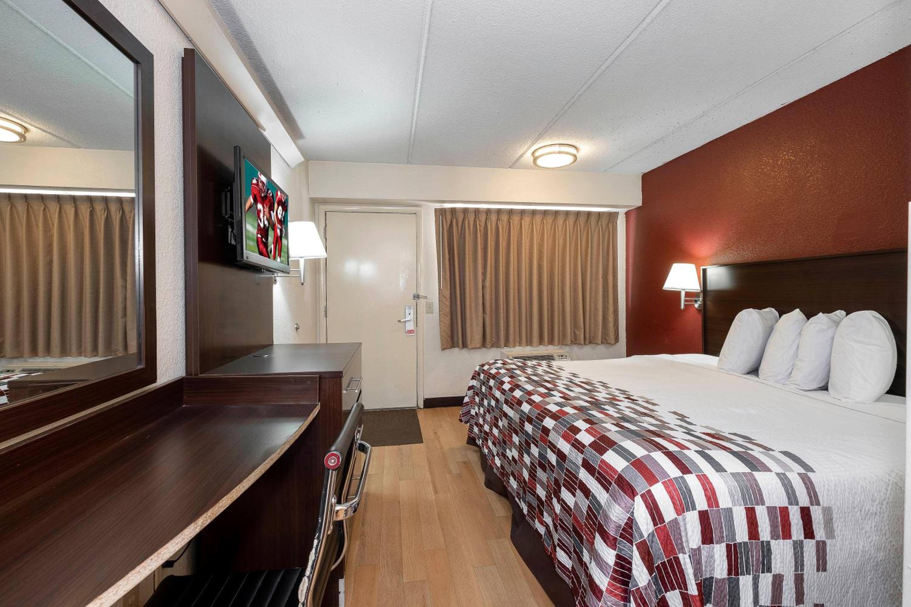 King Room - Disability Access - Non-Smoking - Photo 6