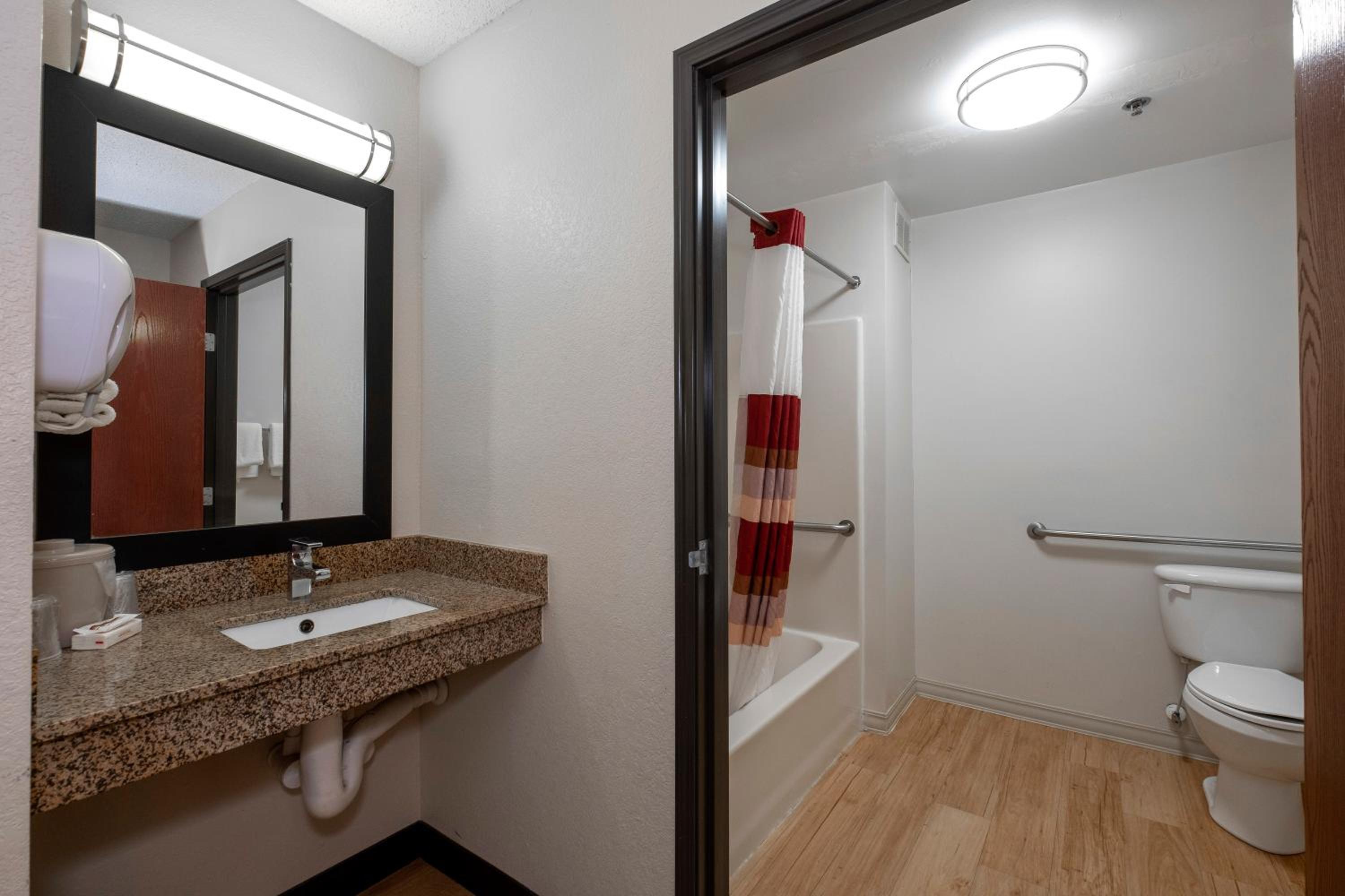 Suite King Room Disability Access Smoke Free - Photo 7