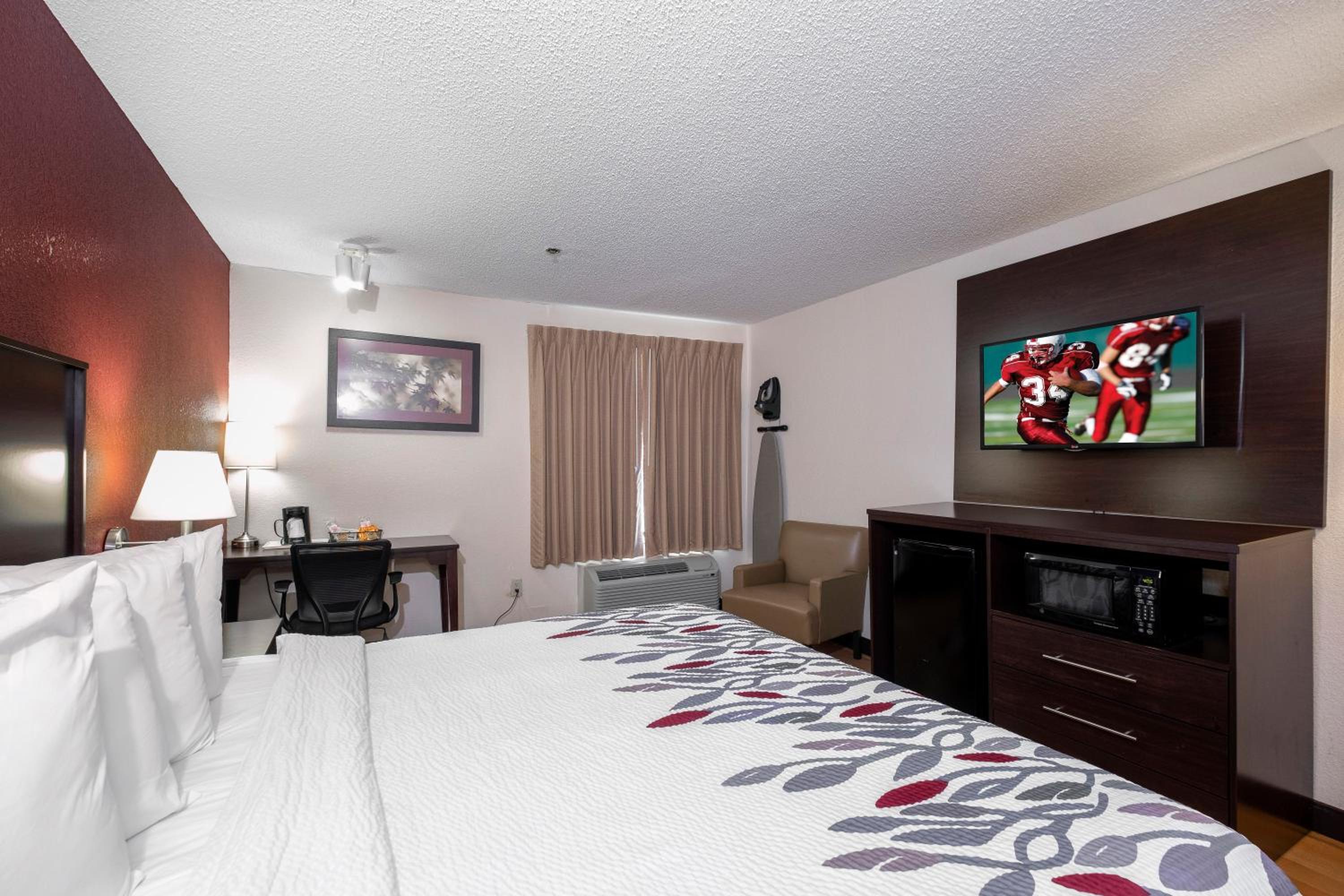 Deluxe King Room Disability Access Smoke Free - Photo 2