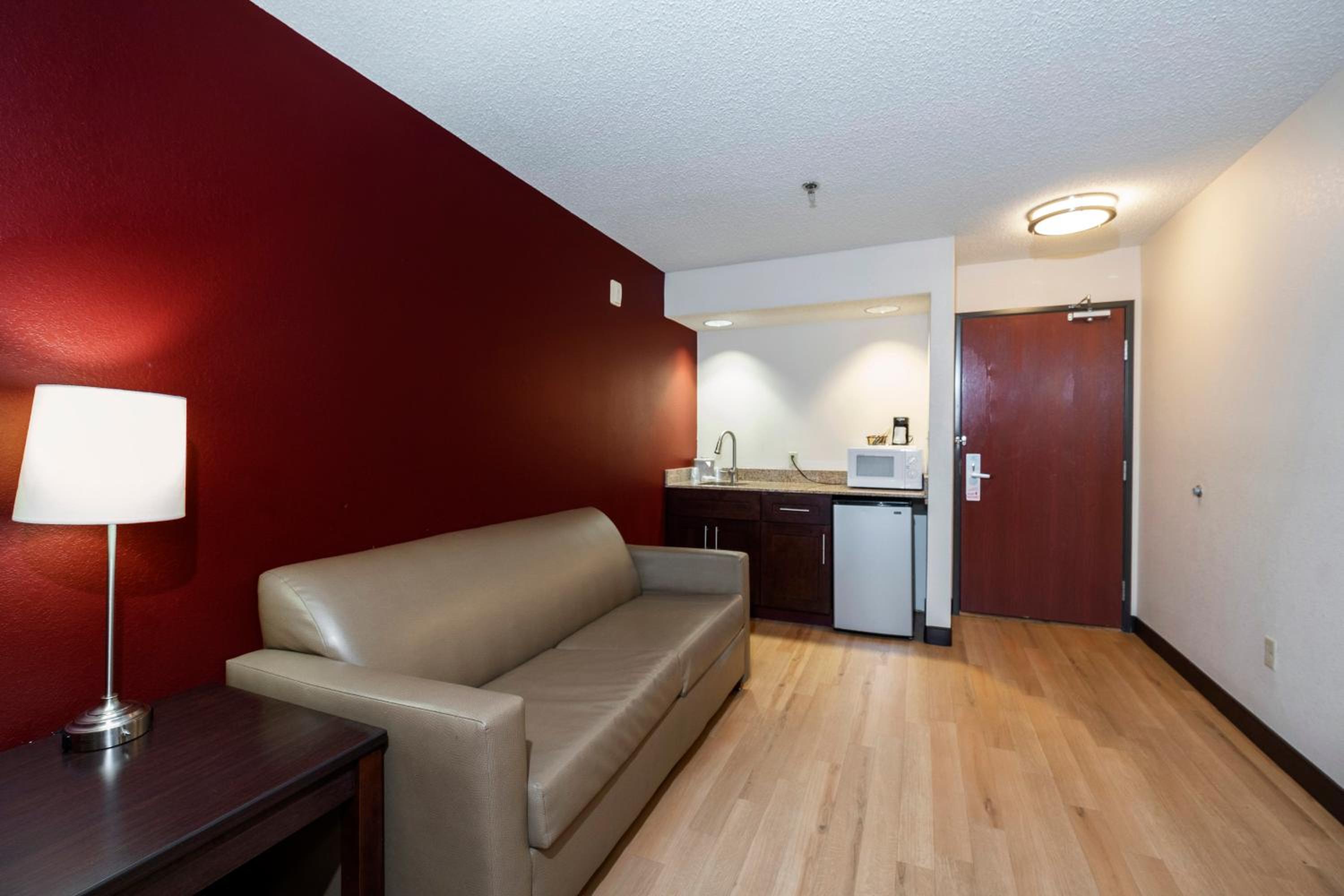 Suite King Room Disability Access Smoke Free - Photo 5