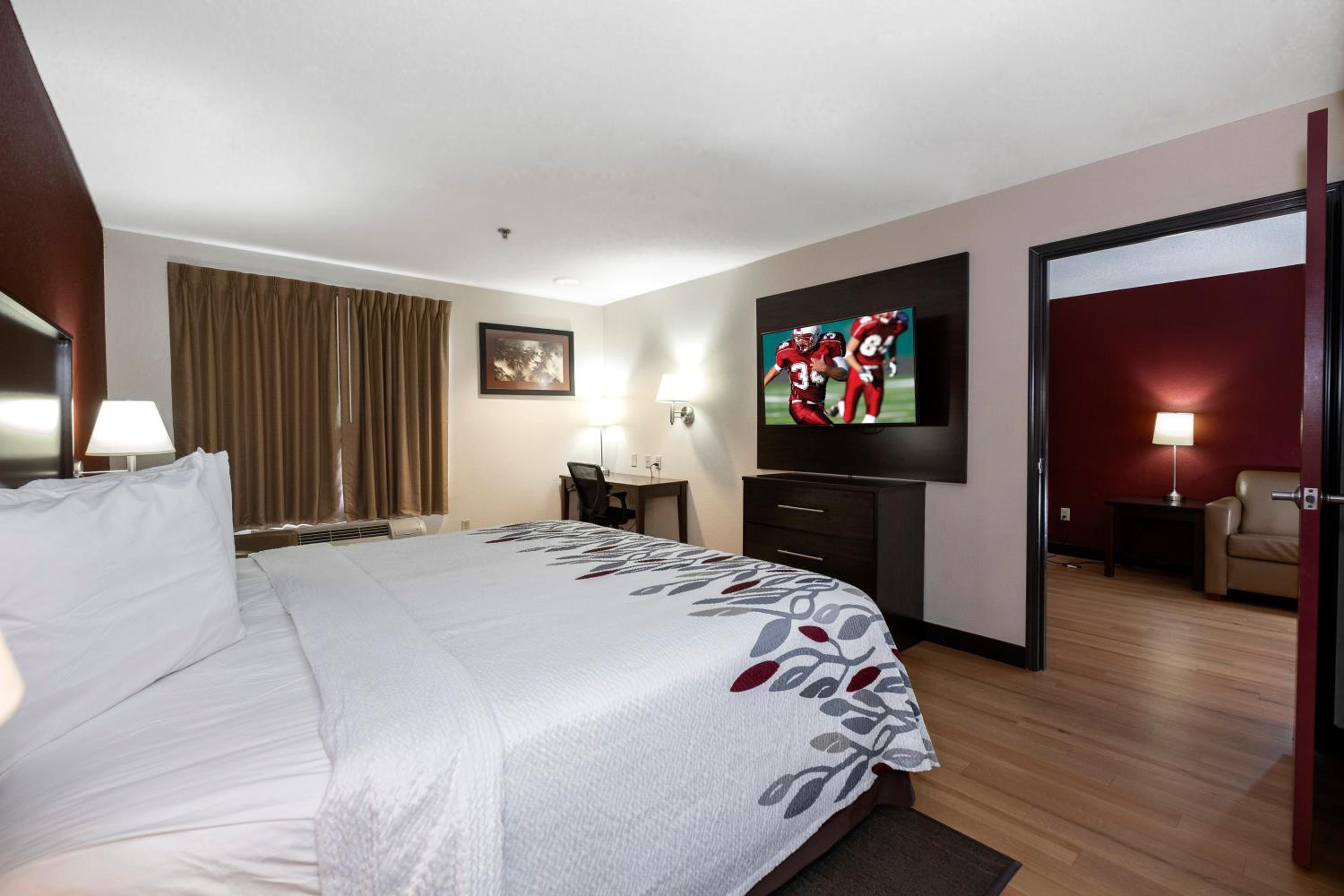 Suite King Room Disability Access Smoke Free - Photo 2