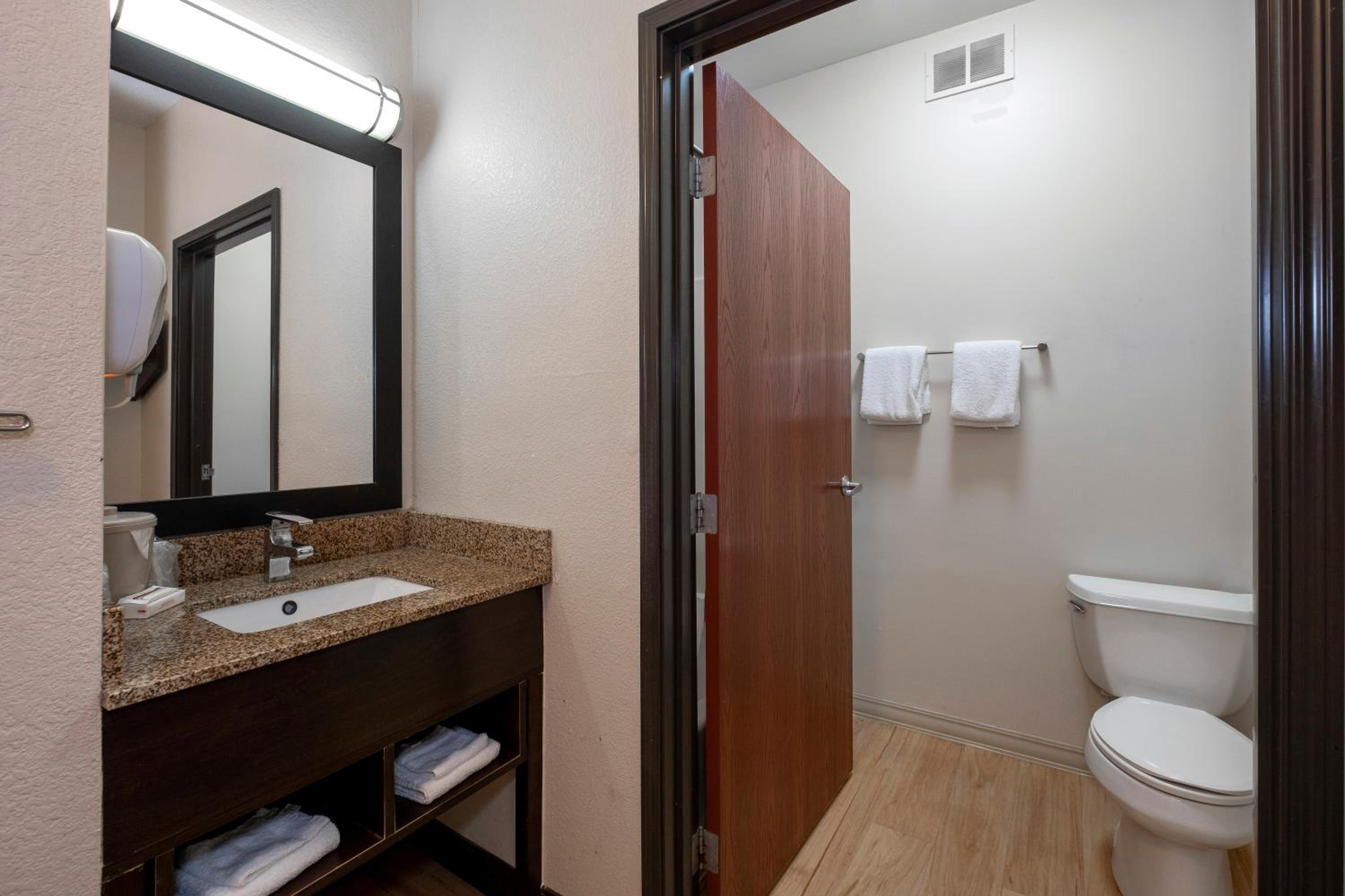 Deluxe Room with Two Double Beds Smoke Free - Photo 4