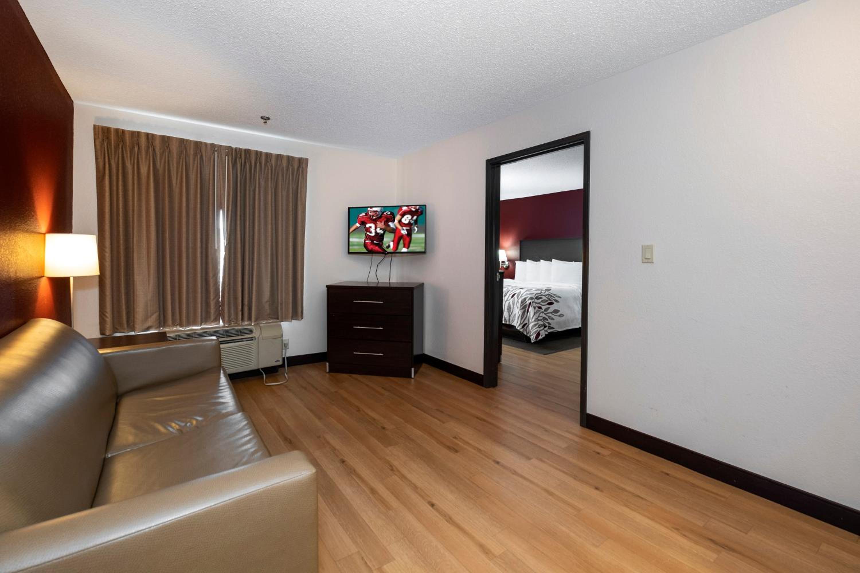  Suite King Room Smoke Free - Photo 9