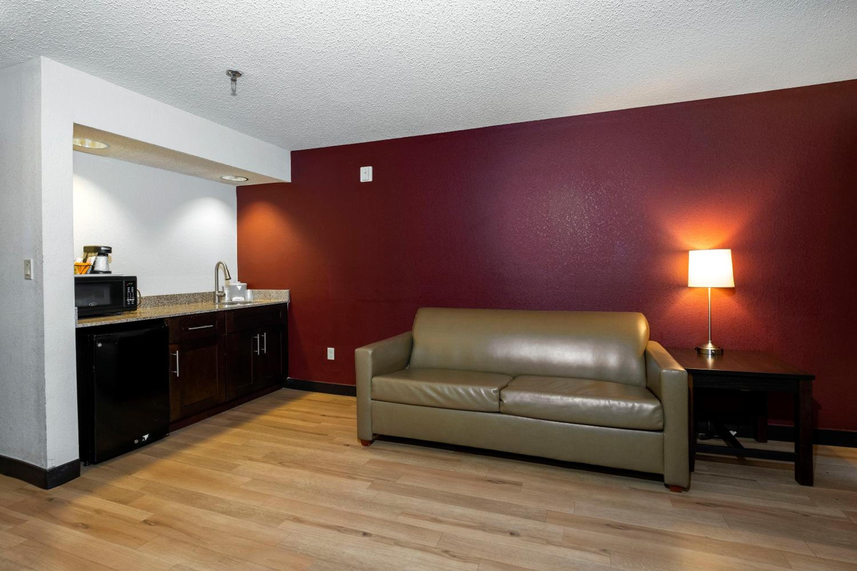  Suite King Room Smoke Free - Photo 8