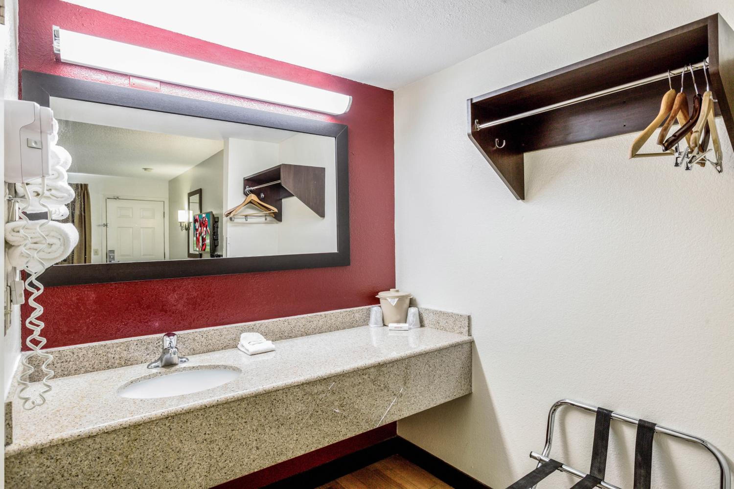 Deluxe Room with Two Queen Beds Smoke Free photo 2