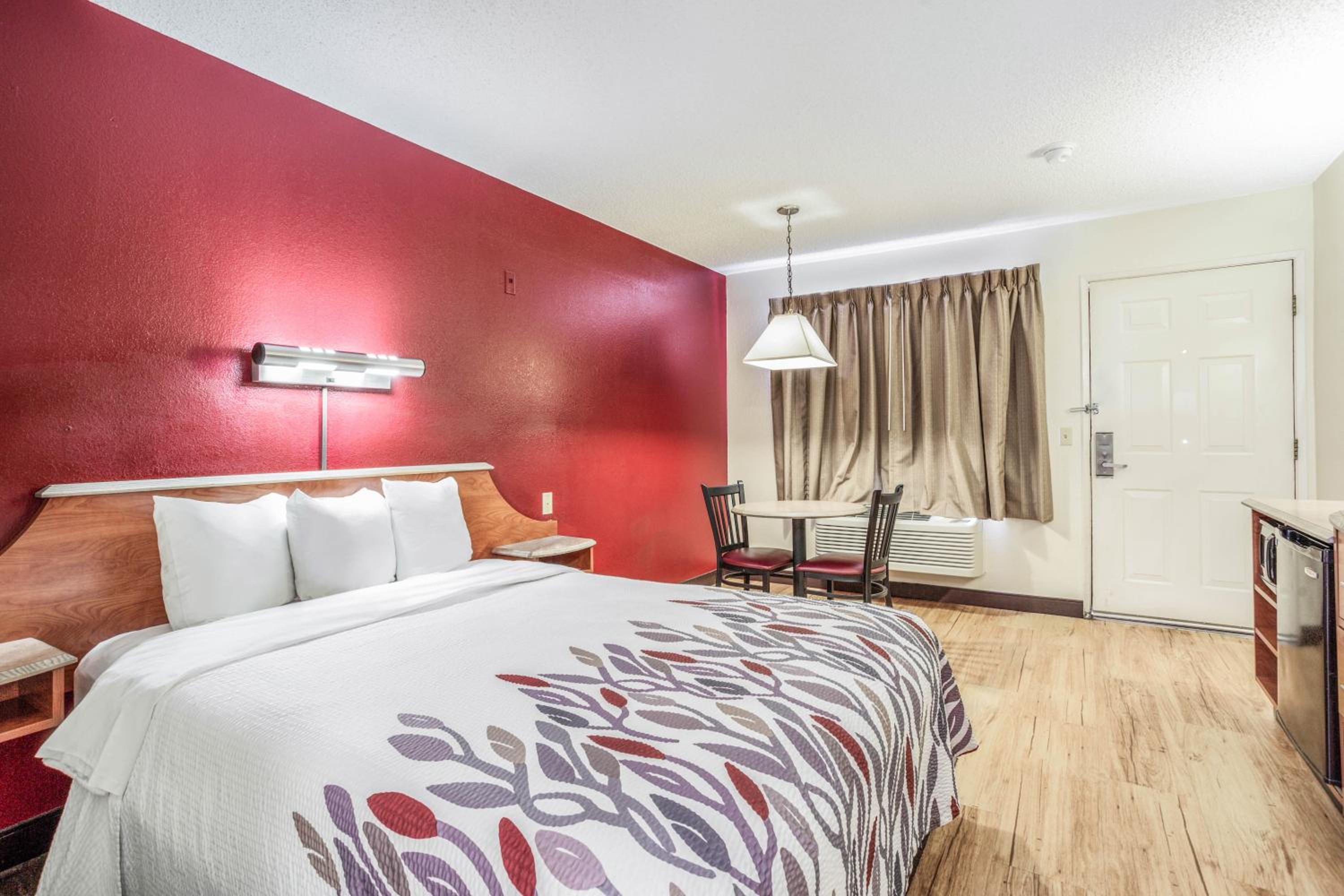 Deluxe Queen Room Disability Access Smoke Free