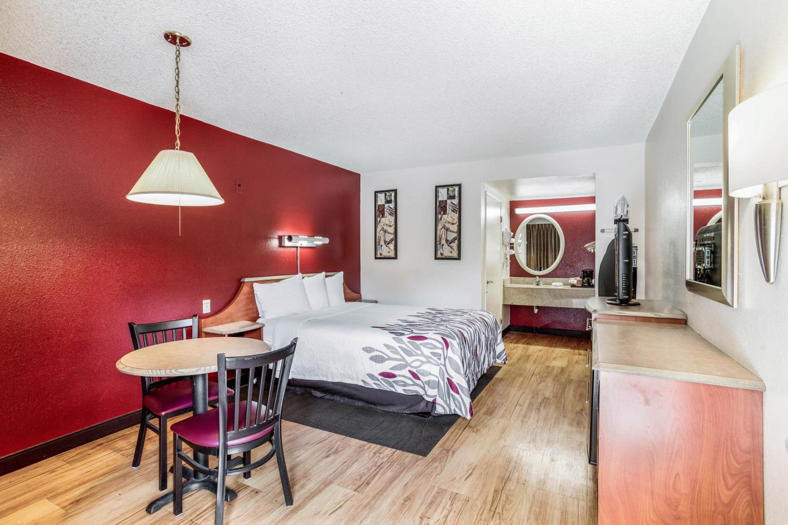 Deluxe Queen Room Smoke Free