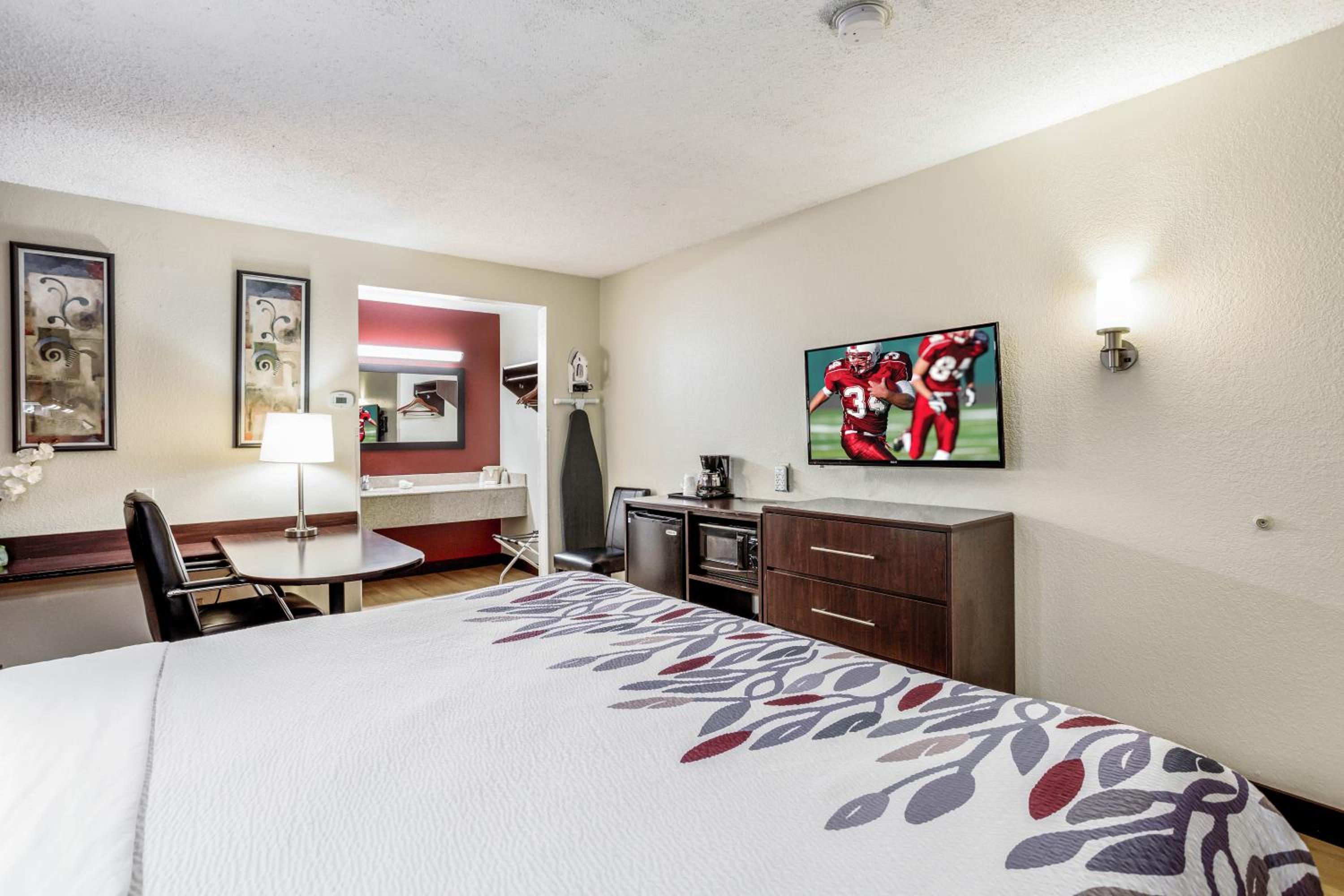Superior King Room Smoke Free photo 2