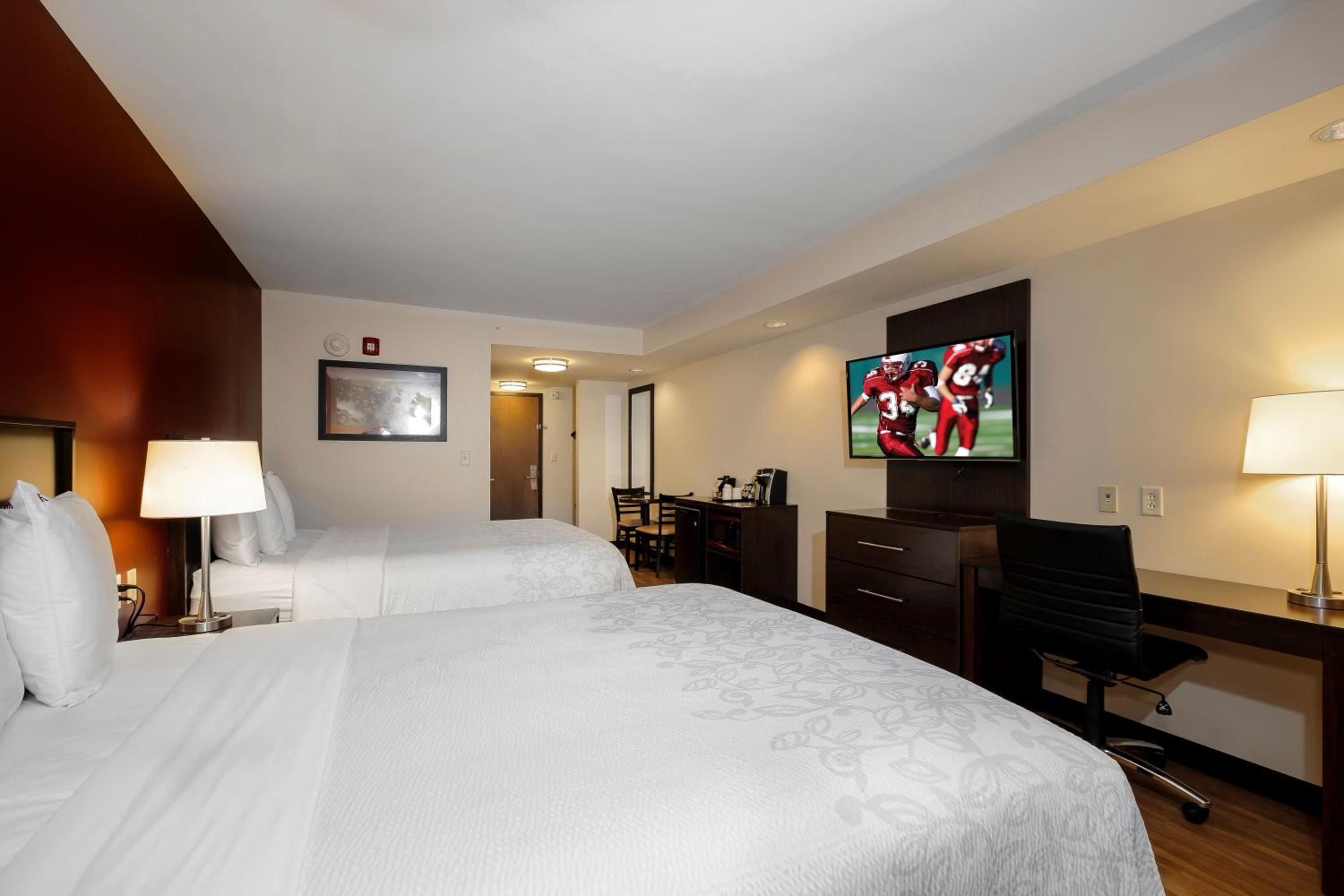 Deluxe Room with Two Queen Beds Smoke Free - Photo 9