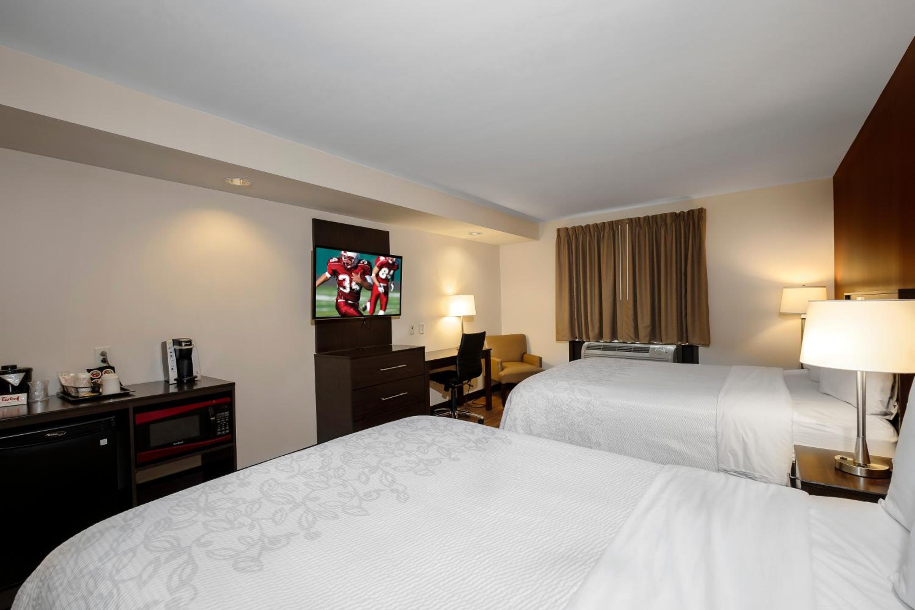 Deluxe Room with Two Queen Beds Smoke Free - Photo 3