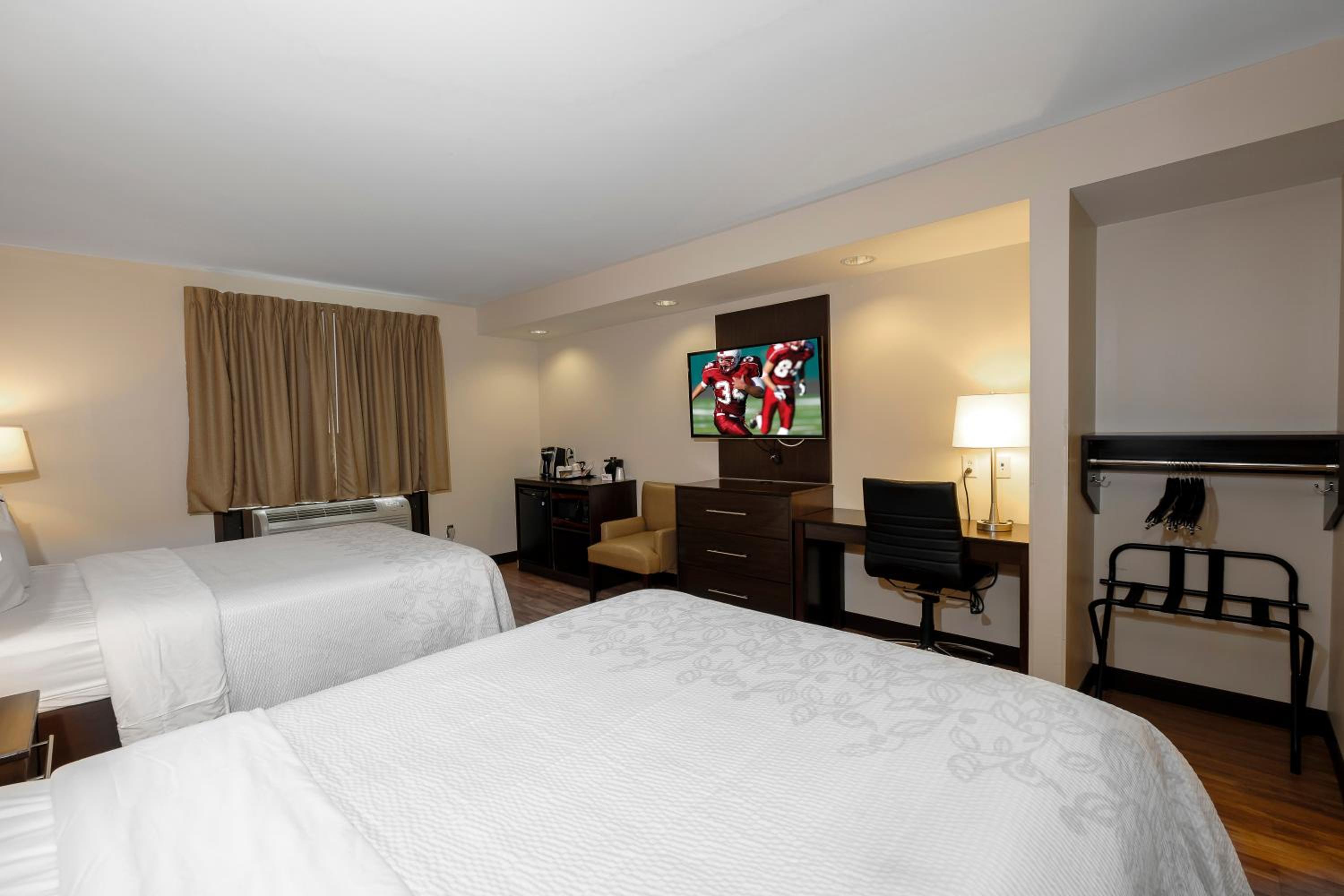 Deluxe Room with Two Queen Beds Smoke Free - Photo 5