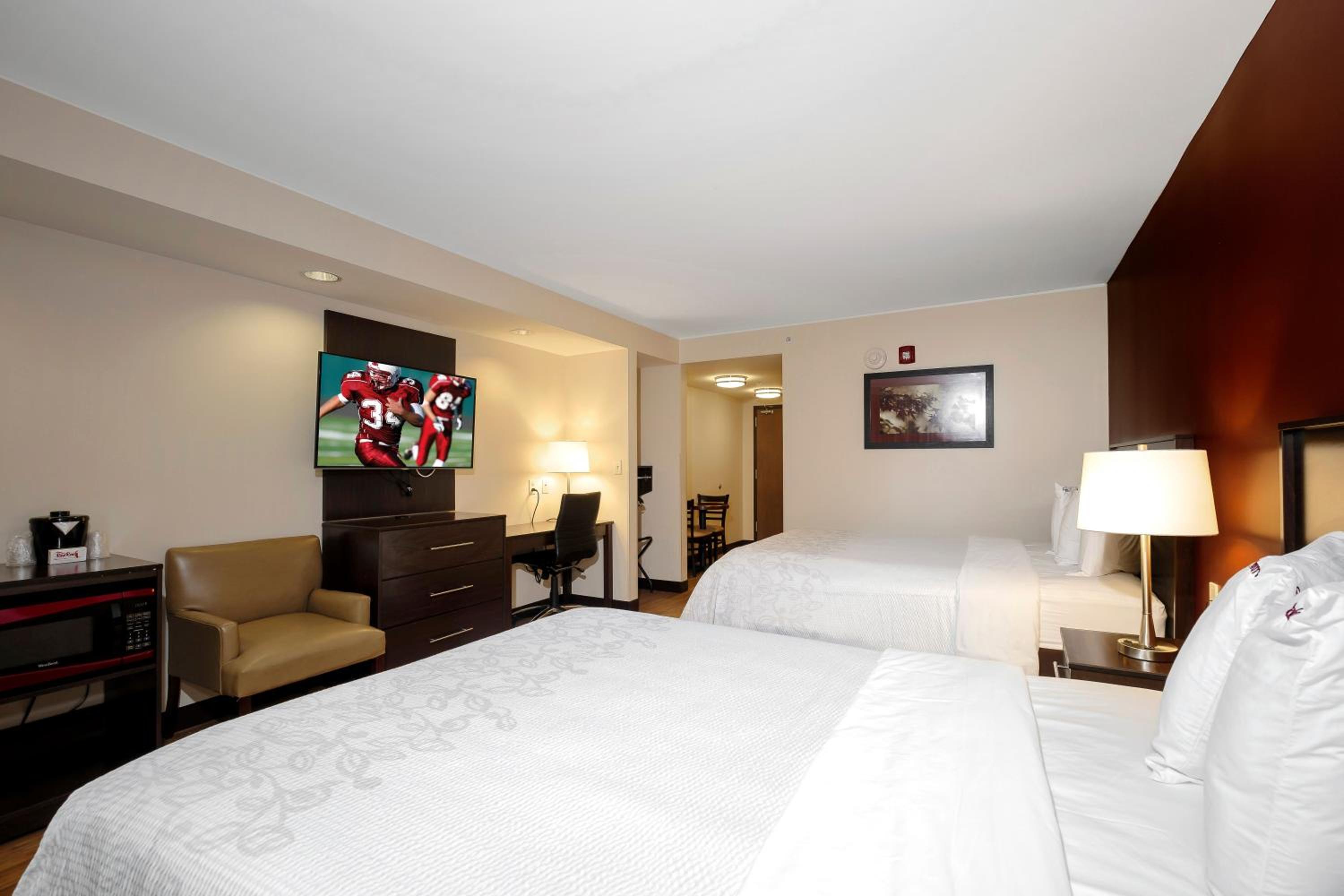 Deluxe Room with Two Queen Beds Smoke Free - Photo 7