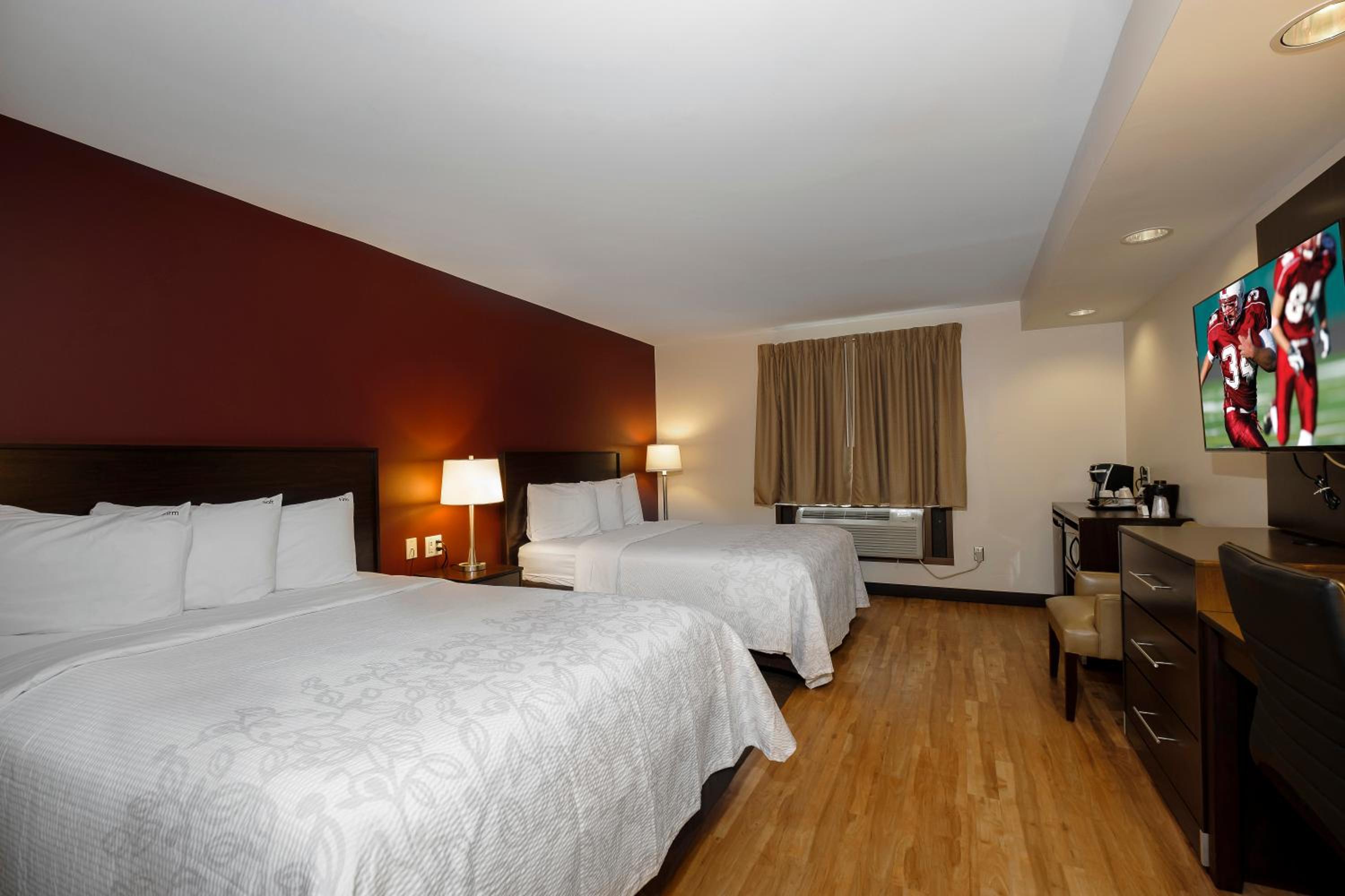 Deluxe Room with Two Queen Beds Smoke Free - Photo 6