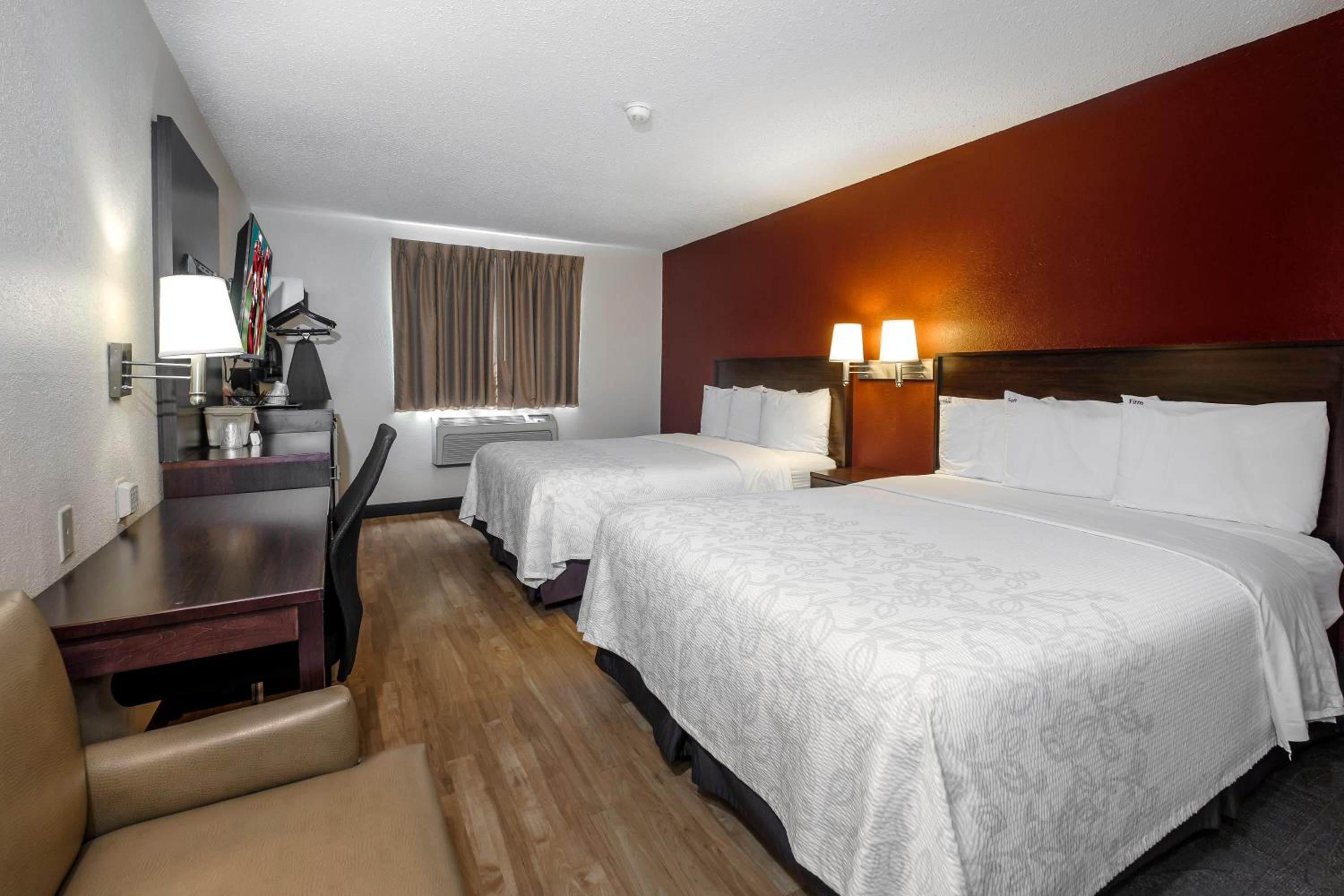 Deluxe Room with Two Queen Beds Smoke Free - Photo 10