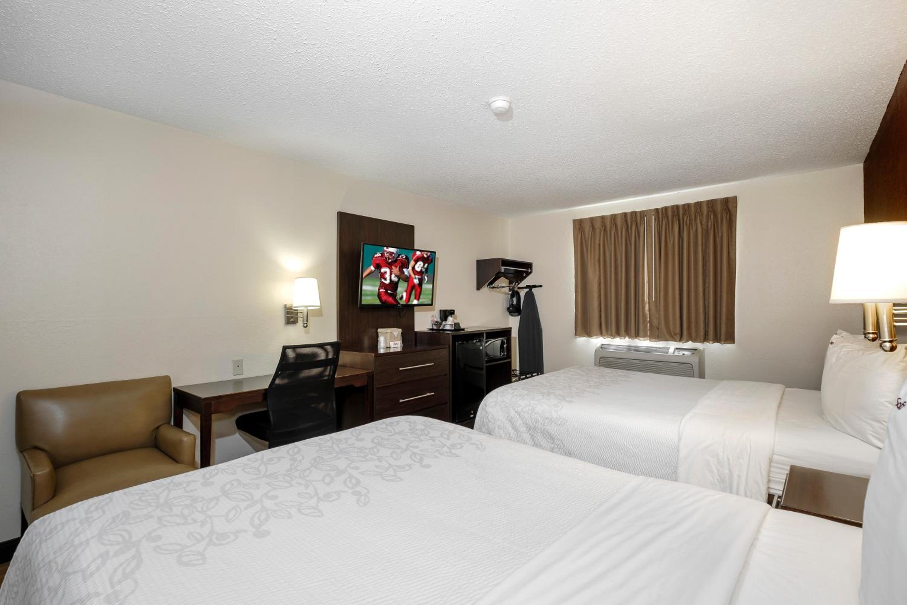 Deluxe Room with Two Queen Beds Smoke Free - Photo 8