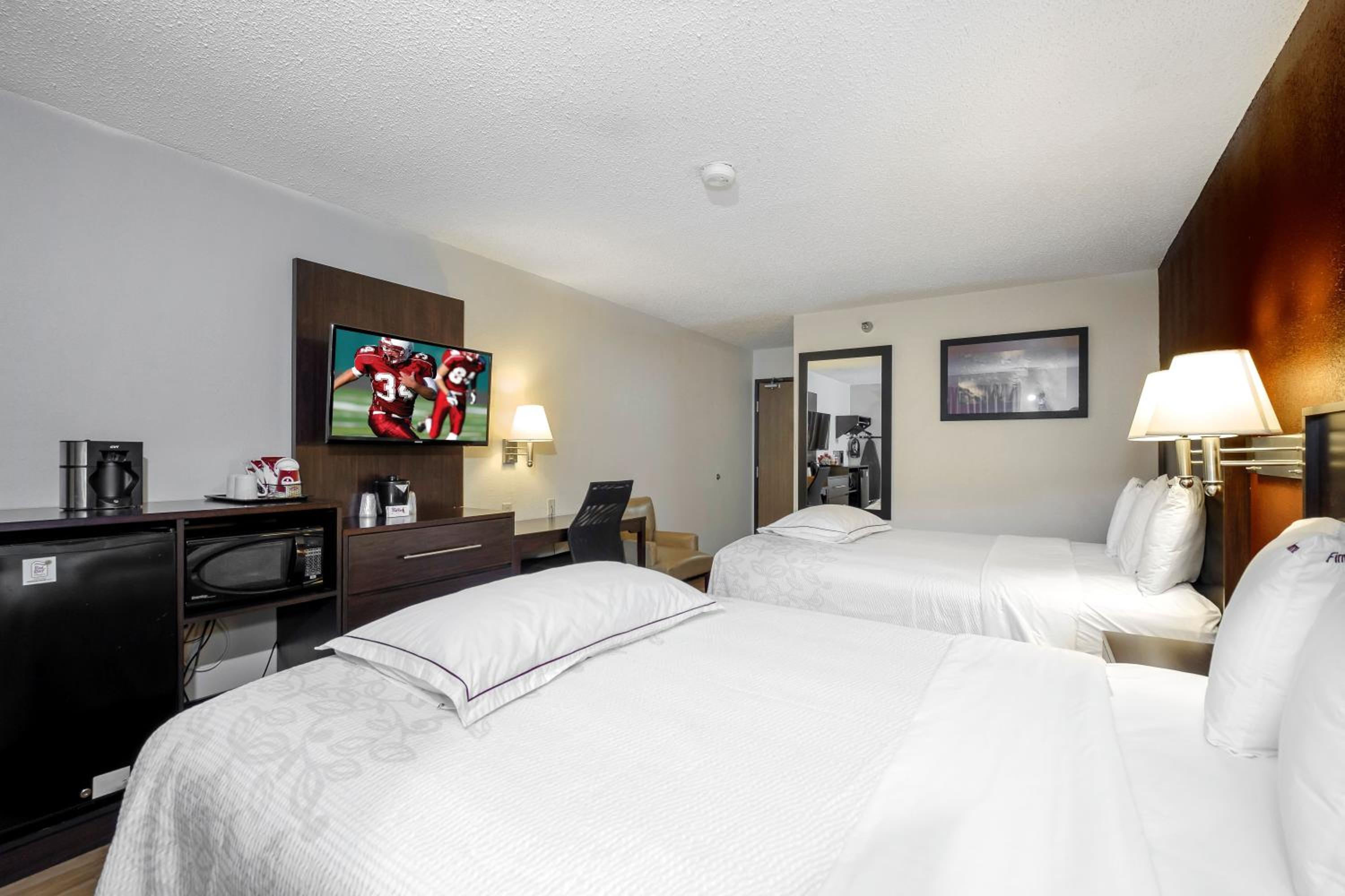 Premium Room with Two Queen Beds  Smoke Free (Upgraded Bedding and Snack Box) photo 3