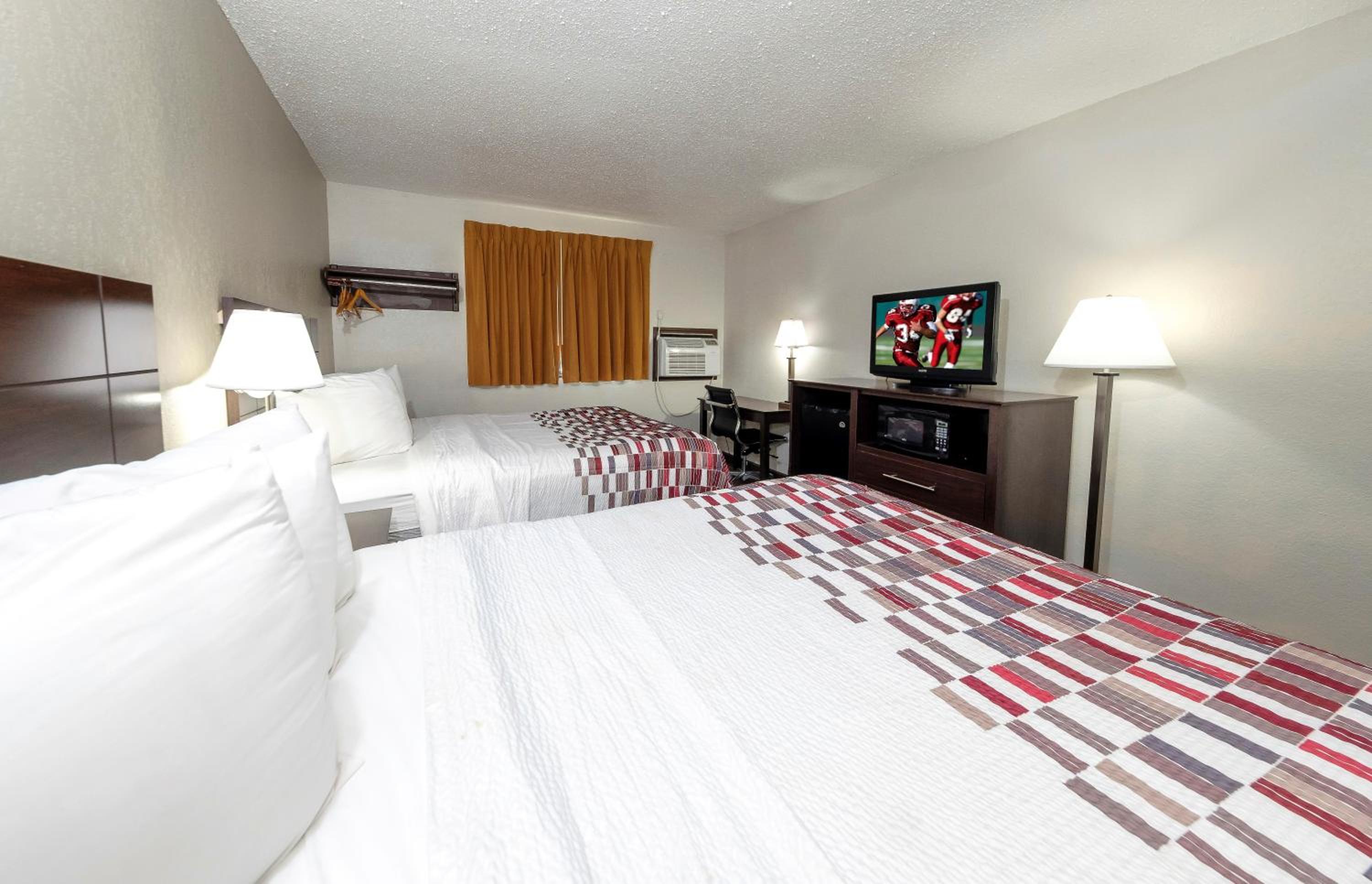 Deluxe Room with Two Queen Beds Non-Smoking - Photo 4