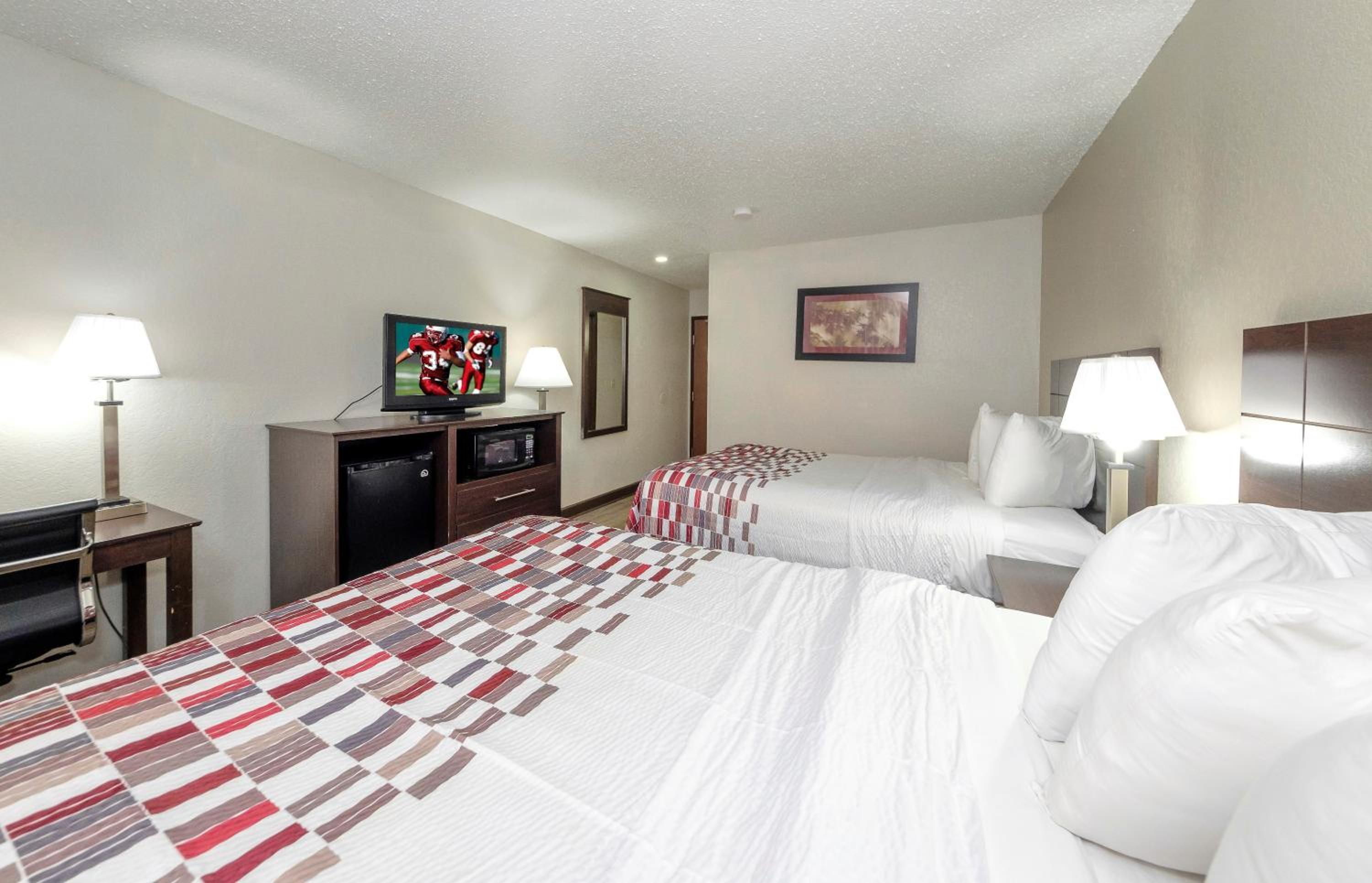 Deluxe Room with Two Queen Beds Non-Smoking - Photo 2