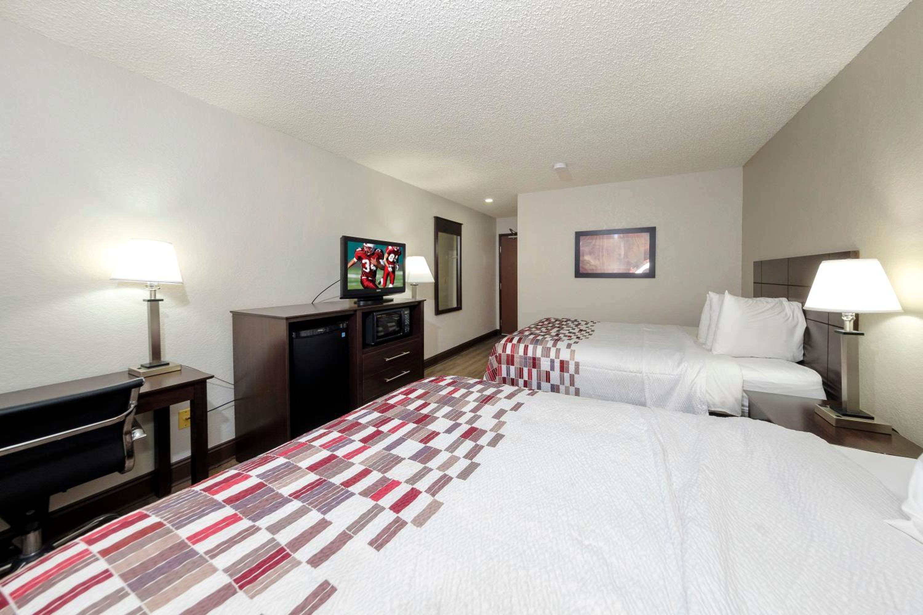Deluxe Room with Two Queen Beds Non-Smoking - Photo 5