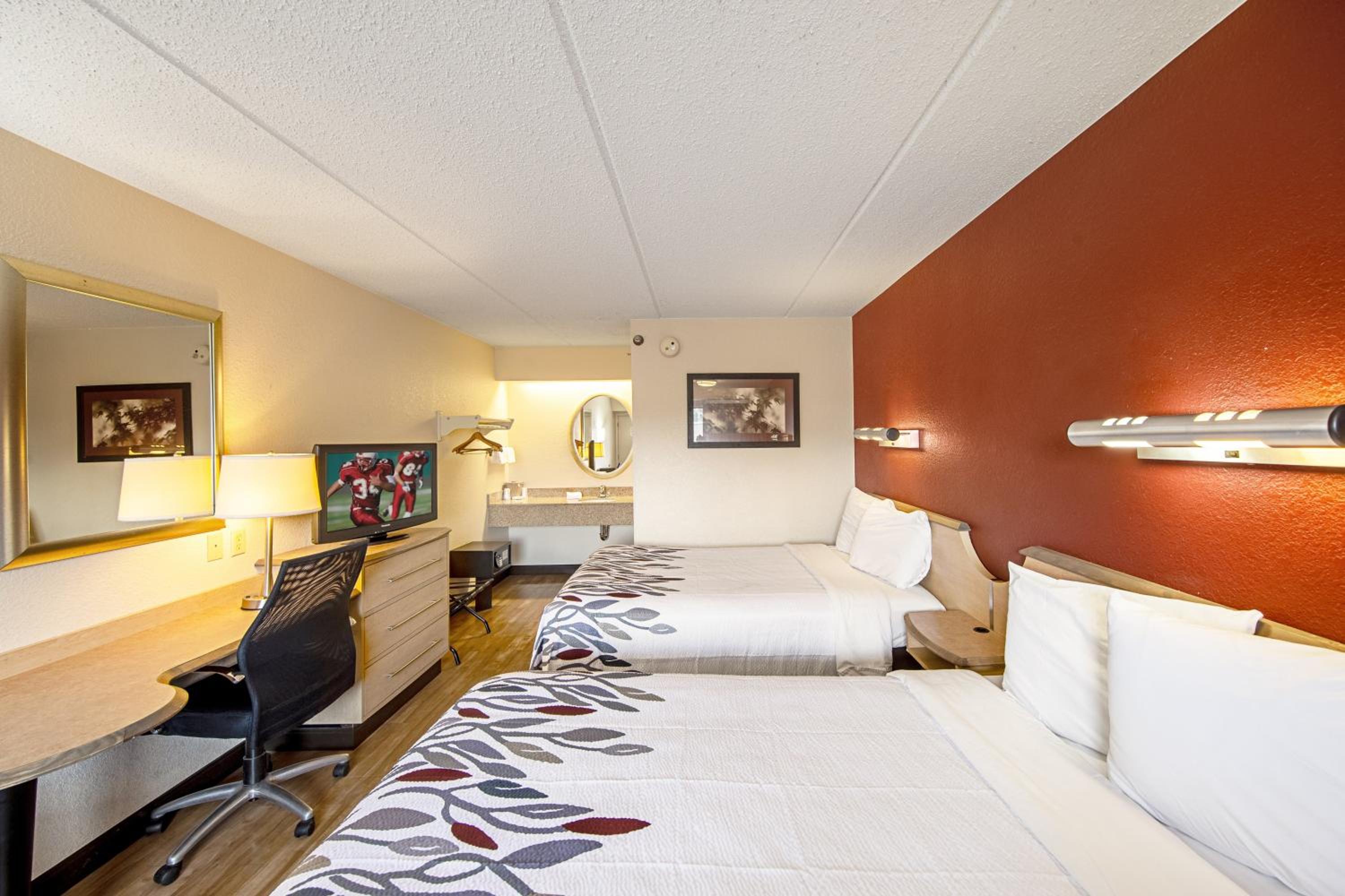 Deluxe Double Room With Two Double Beds - Smoke Free photo 1