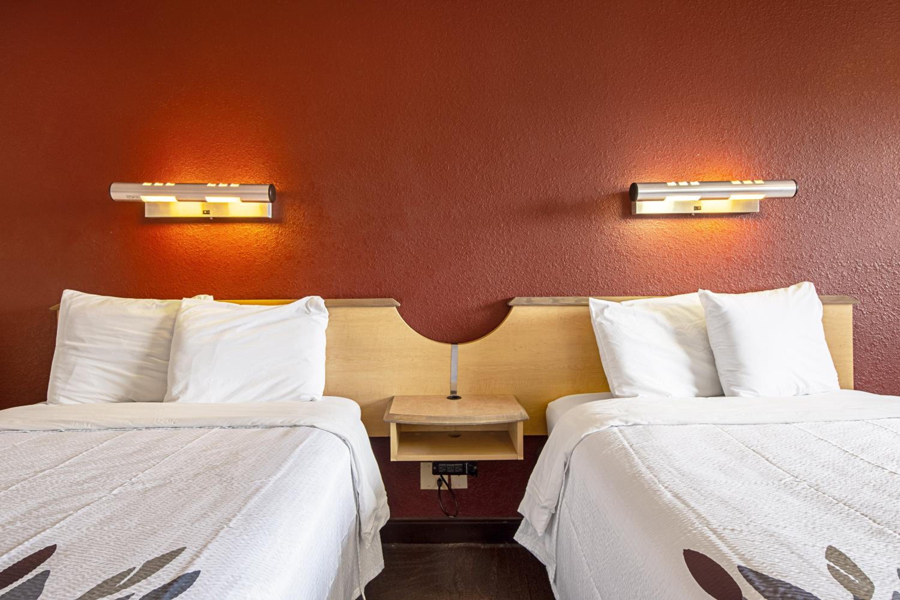 Deluxe Room with Two Double Beds Smoke Free - Photo 4