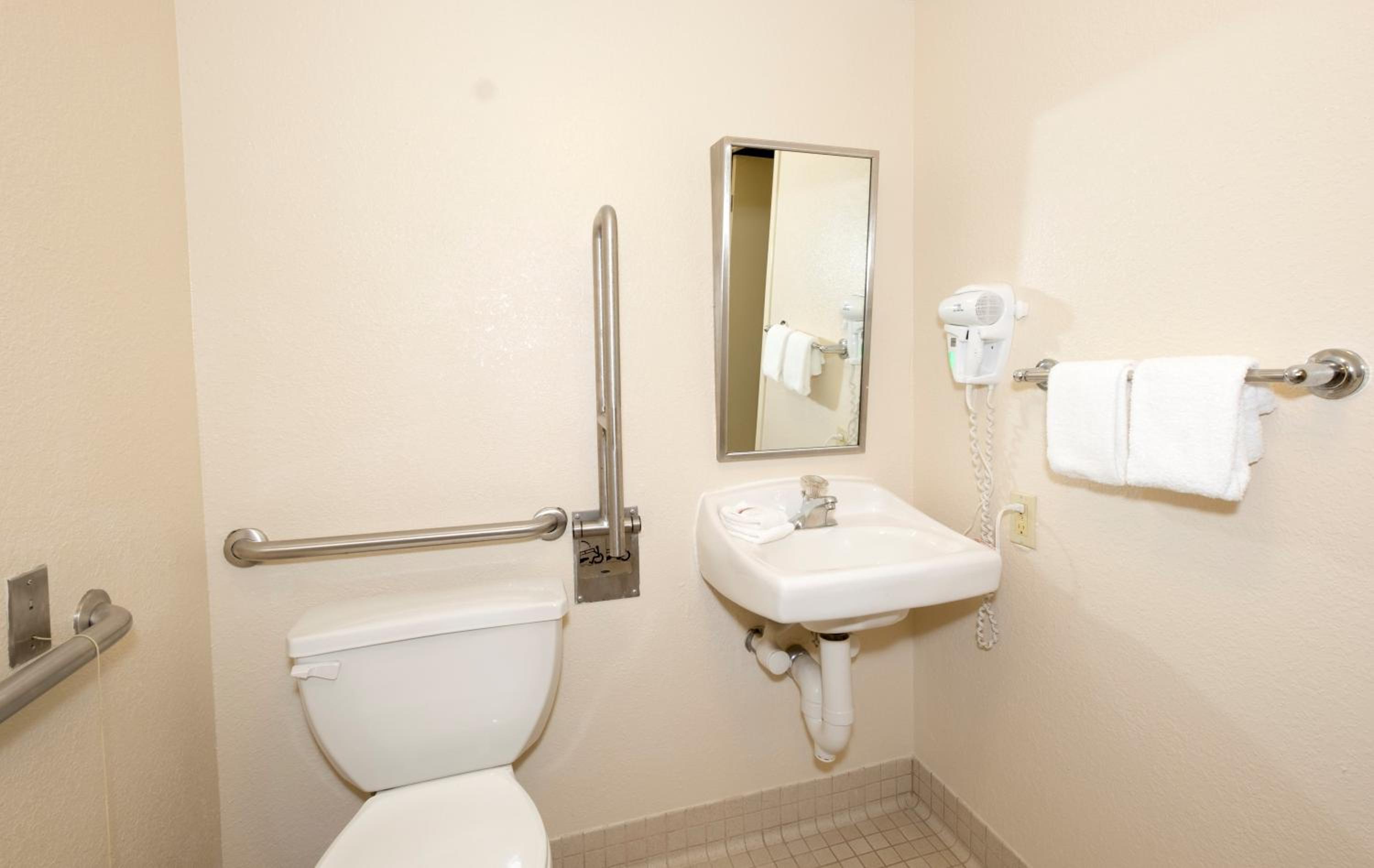 Deluxe King Room Disability Access Smoke Free - Photo 3