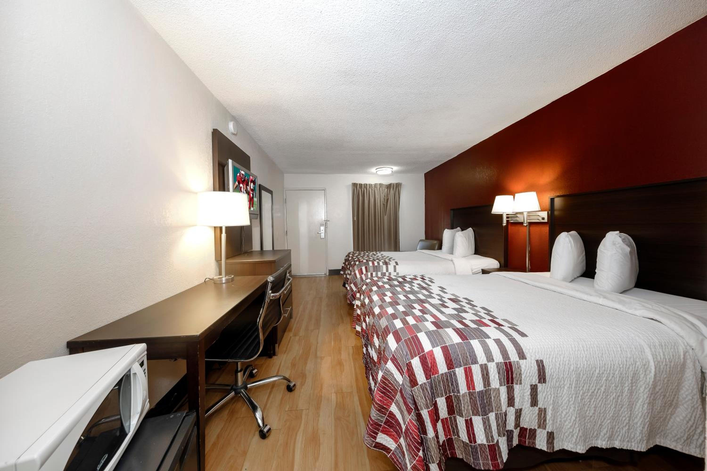 Deluxe Double Room with Two Double Beds - Smoking photo 2