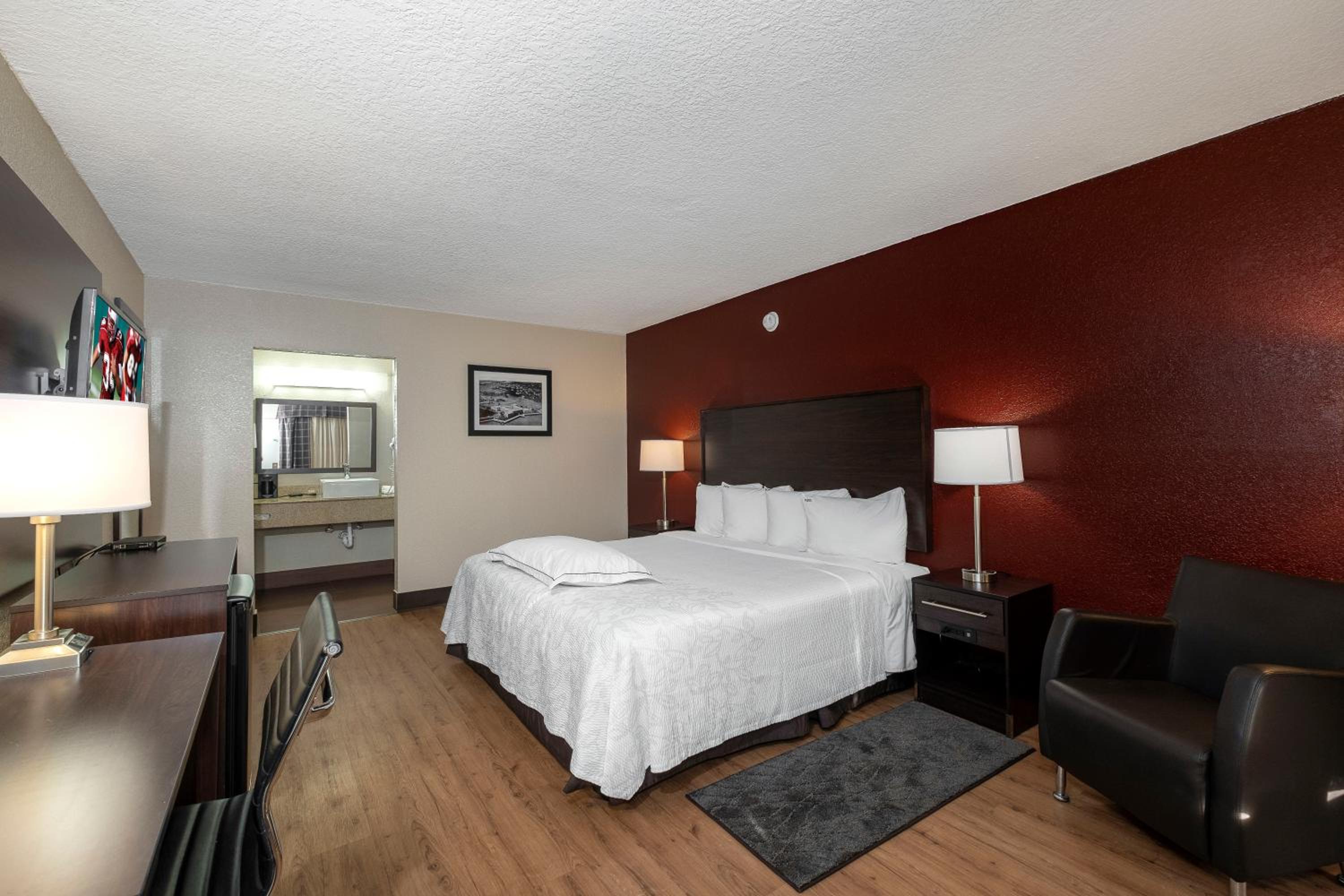 Premium King Room Smoke Free (Upgraded Bedding and Snack Box) - Photo 6