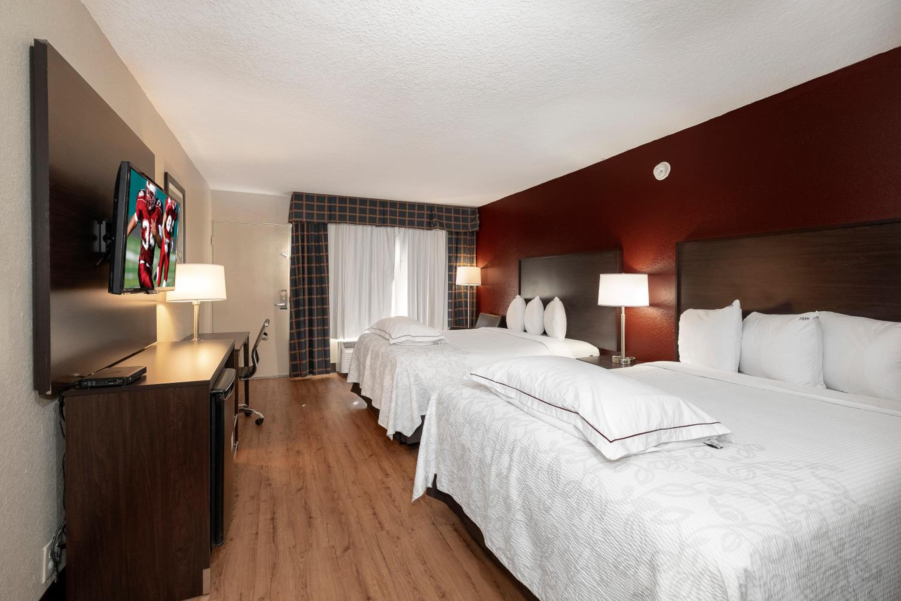 Premium Room with Two Queen Beds Smoke Free (Upgraded Bedding and Snack Box) - Photo 5