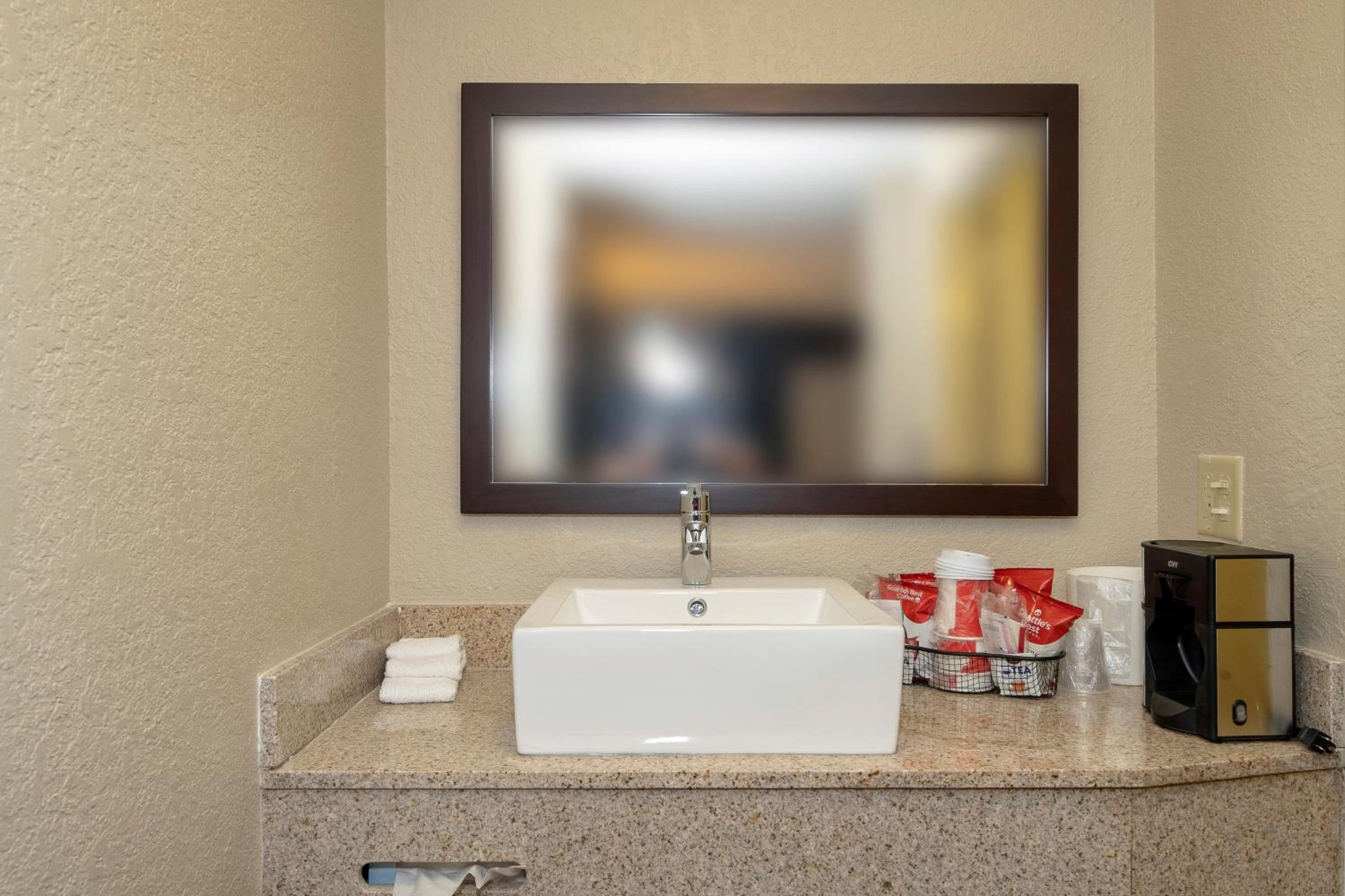 Premium Room with Two Queen Beds Smoke Free (Upgraded Bedding and Snack Box) - Photo 2